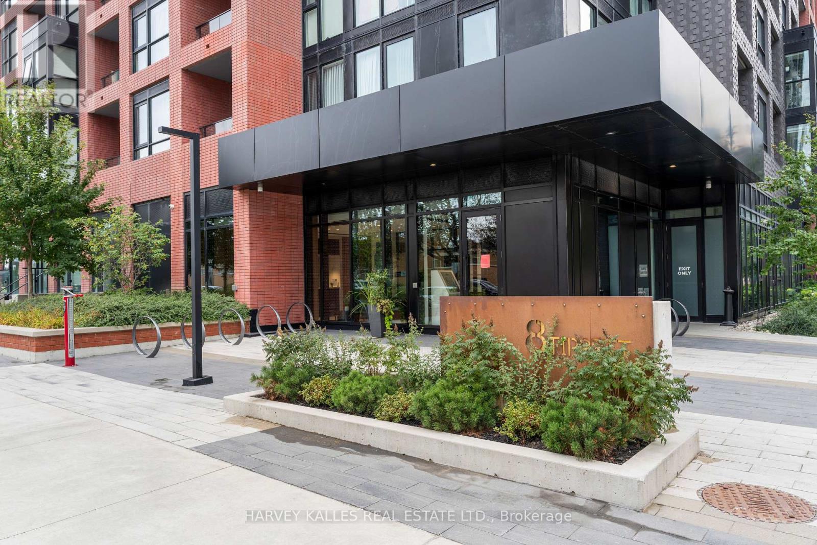 1105 - 8 TIPPETT ROAD