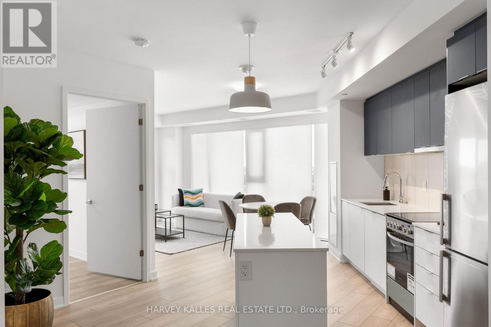 1105 - 8 TIPPETT ROAD