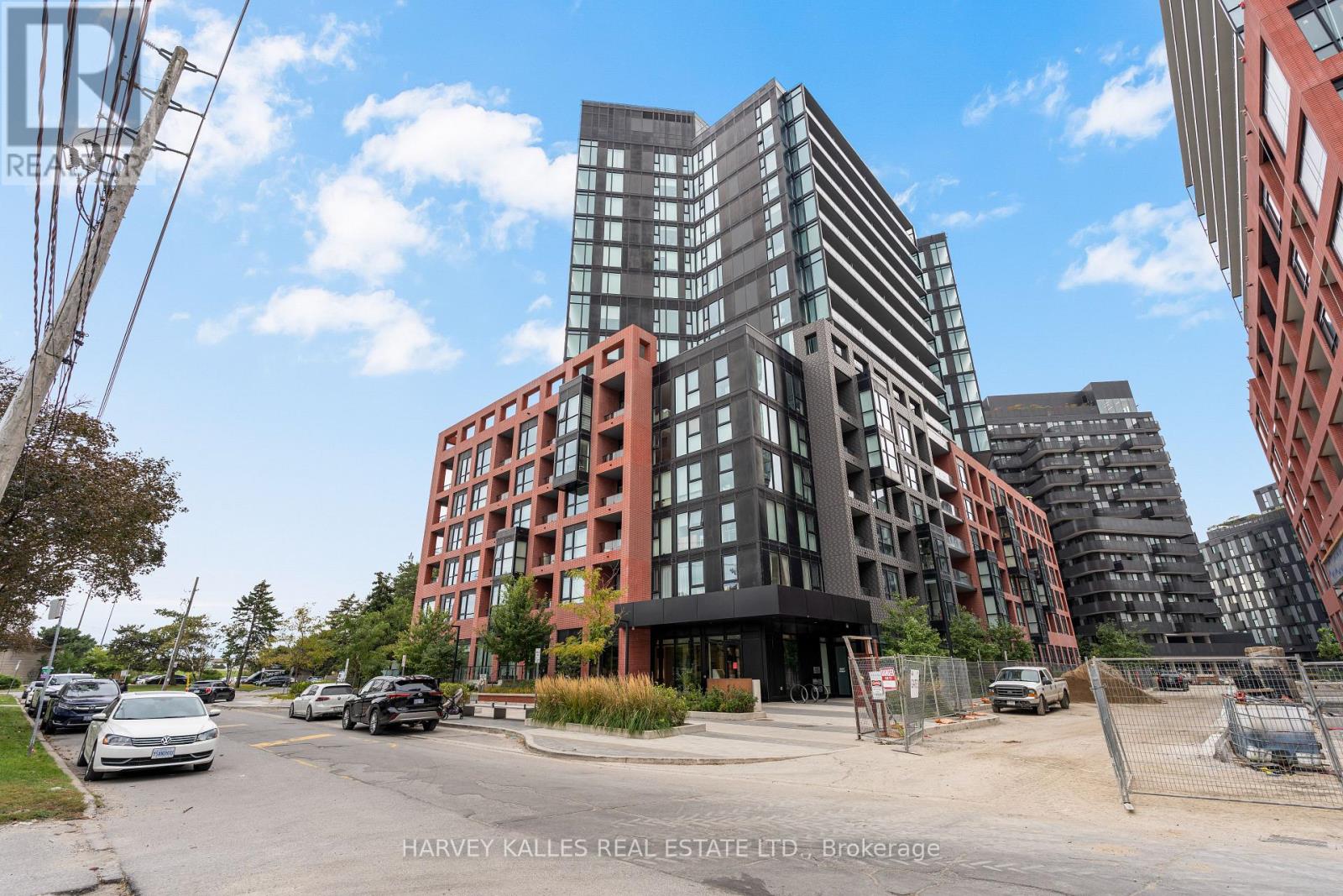 1105 - 8 TIPPETT ROAD