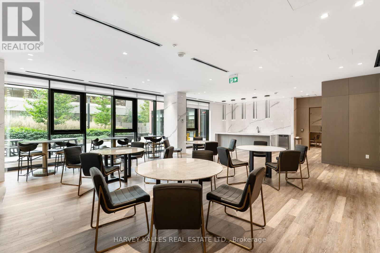 1105 - 8 TIPPETT ROAD