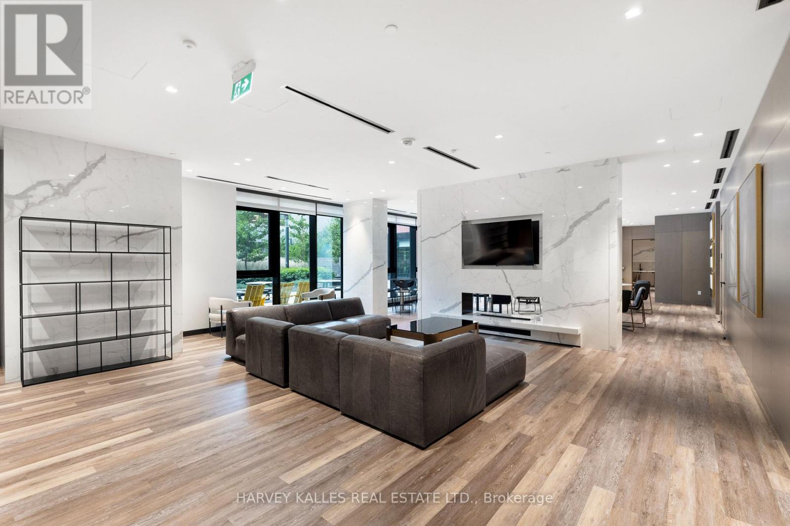 1105 - 8 TIPPETT ROAD