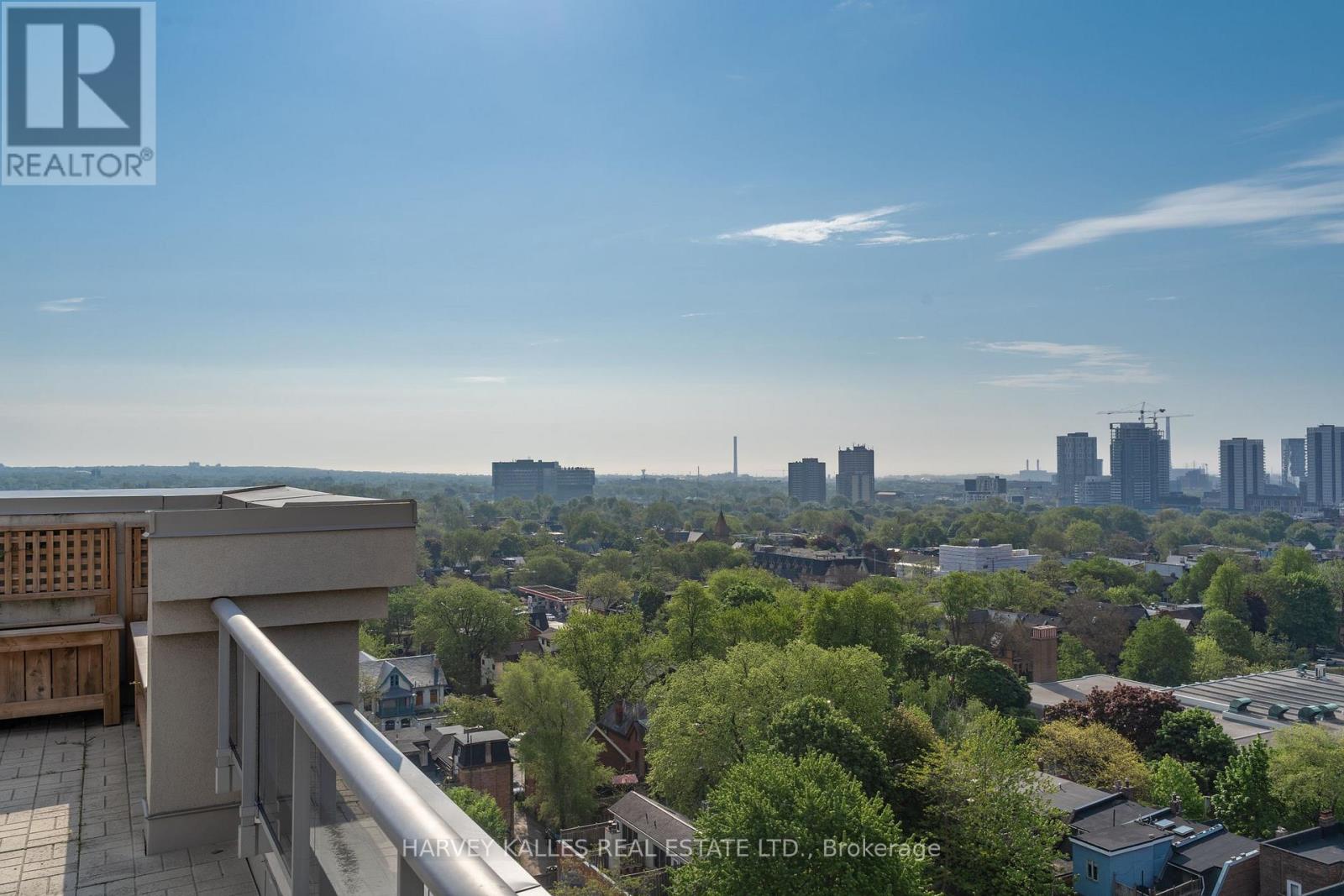 313 - 225 WELLESLEY STREET E