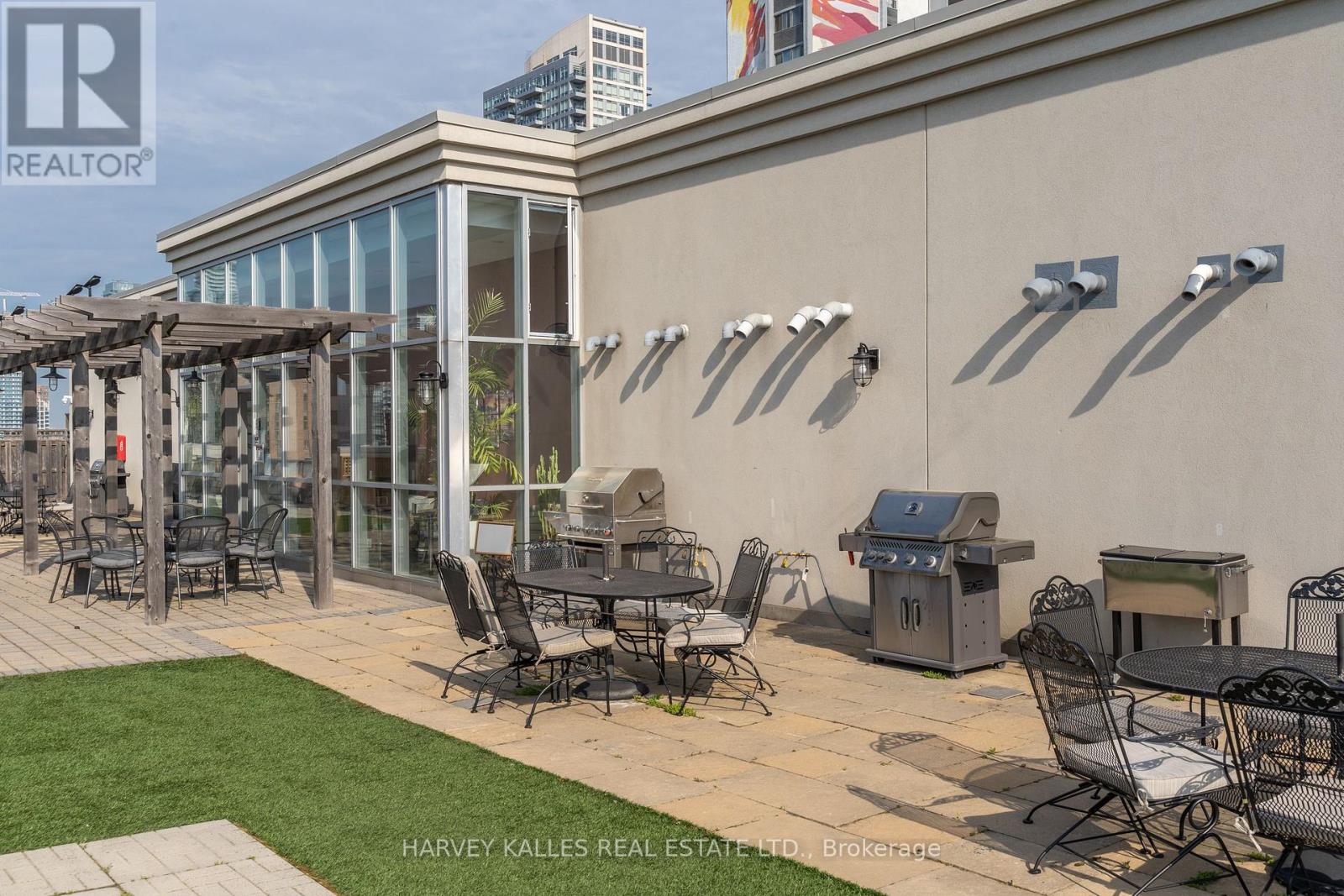 313 - 225 WELLESLEY STREET E