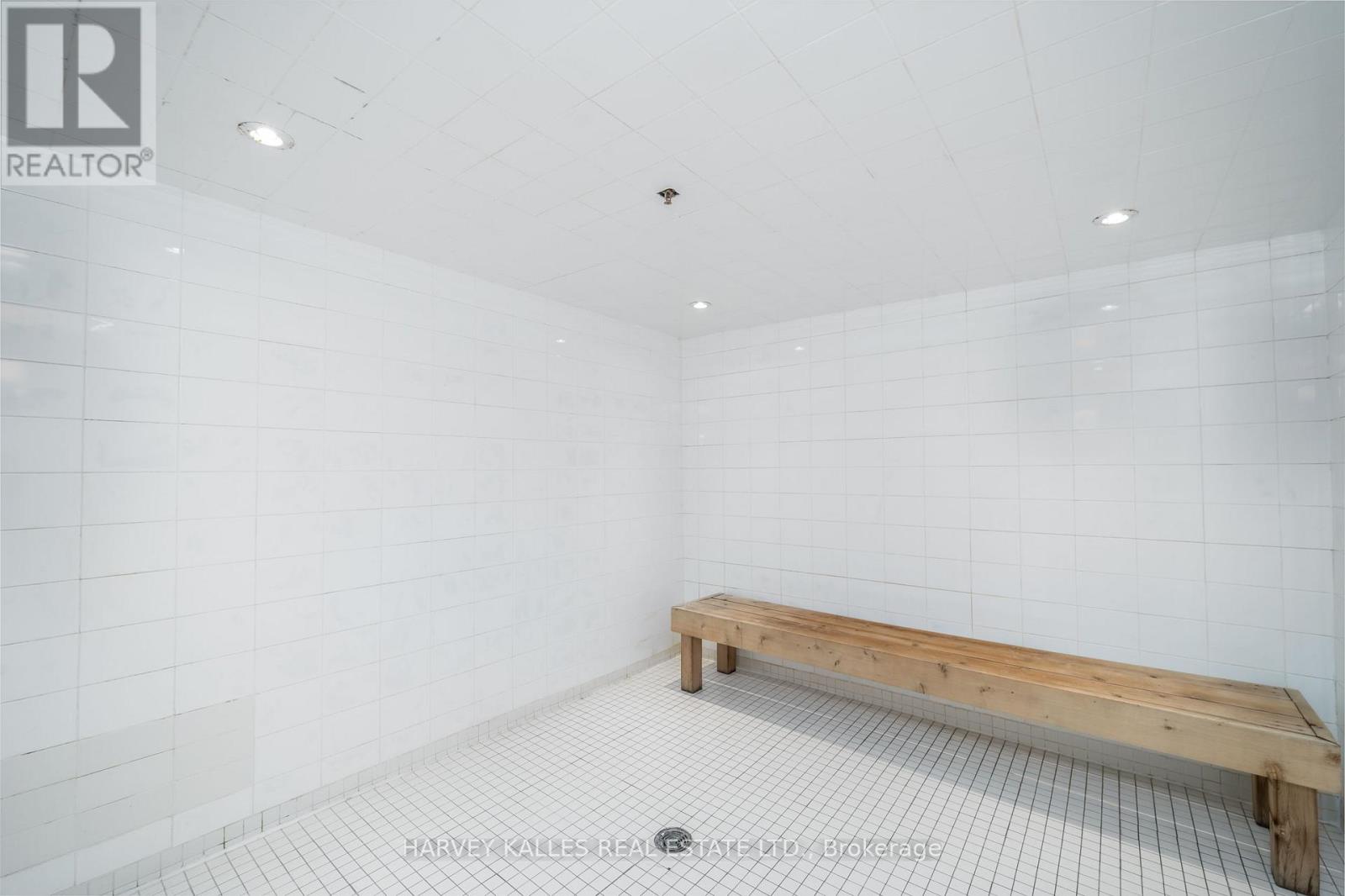 313 - 225 WELLESLEY STREET E