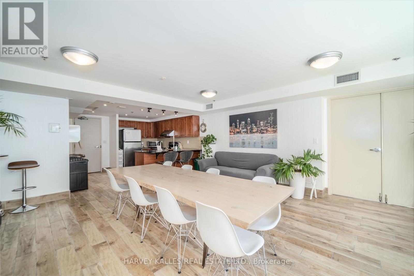 313 - 225 WELLESLEY STREET E