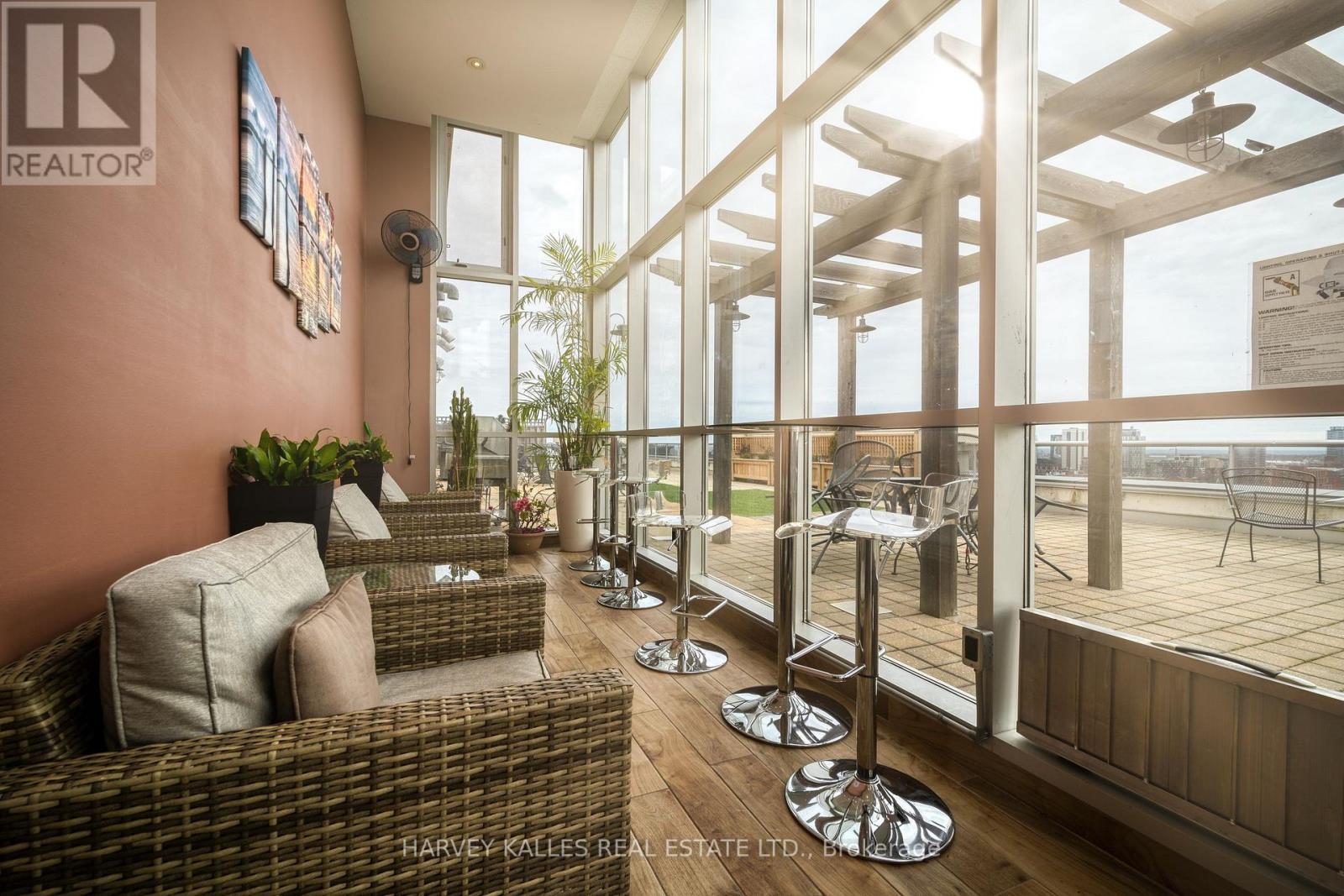 313 - 225 WELLESLEY STREET E