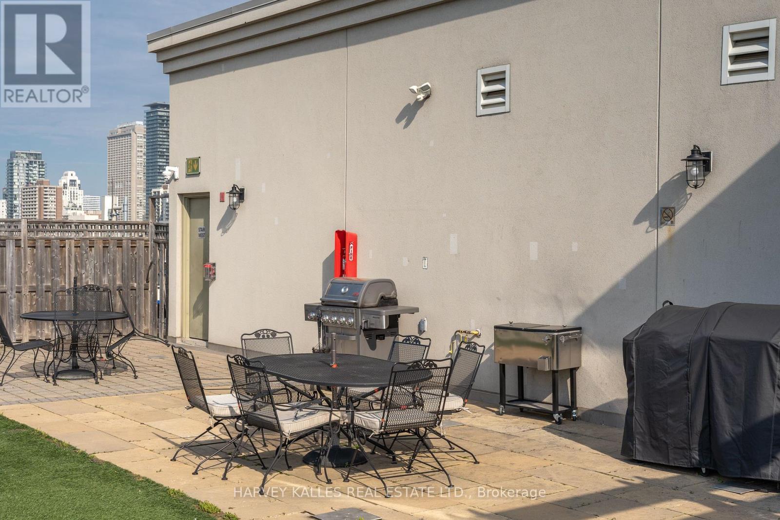 313 - 225 WELLESLEY STREET E