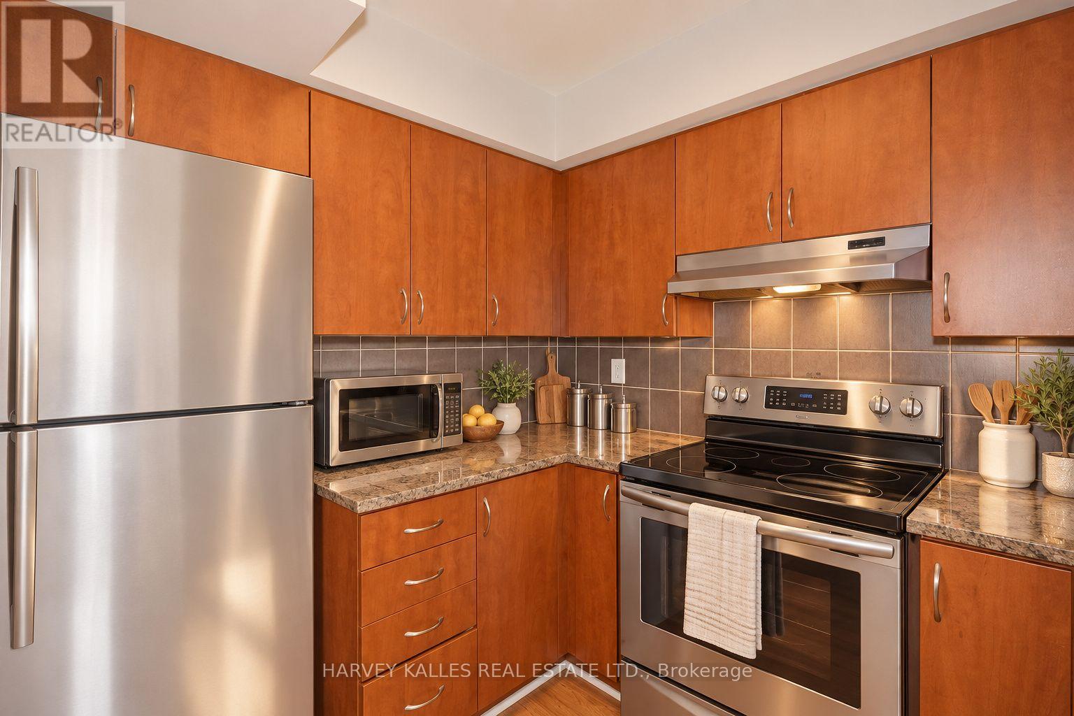 313 - 225 WELLESLEY STREET E