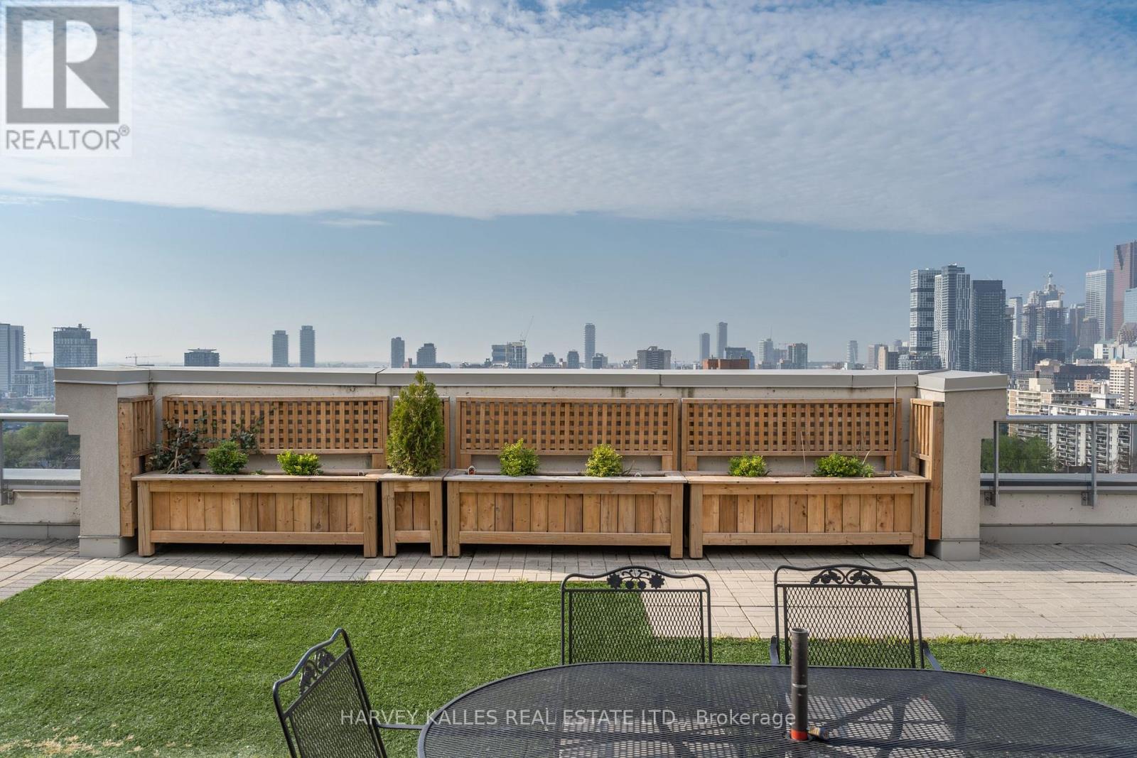 313 - 225 WELLESLEY STREET E