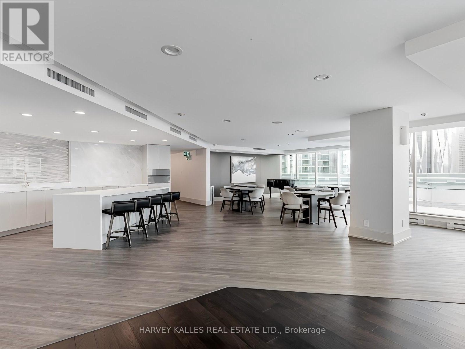 705 - 10 YONGE STREET