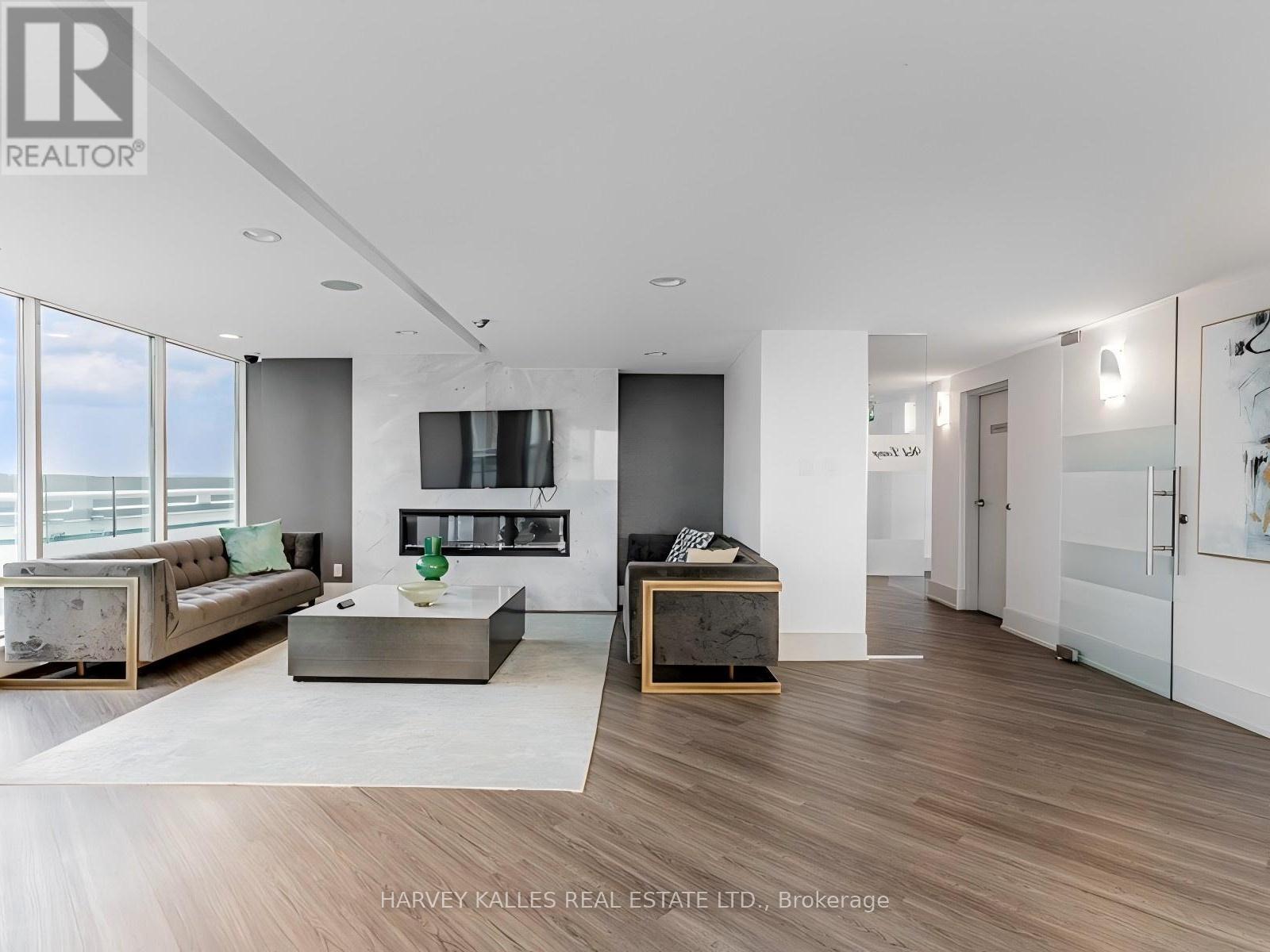 705 - 10 YONGE STREET