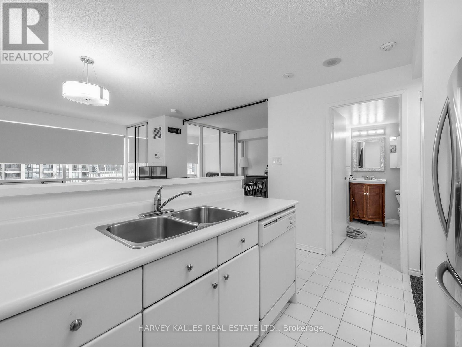 705 - 10 YONGE STREET