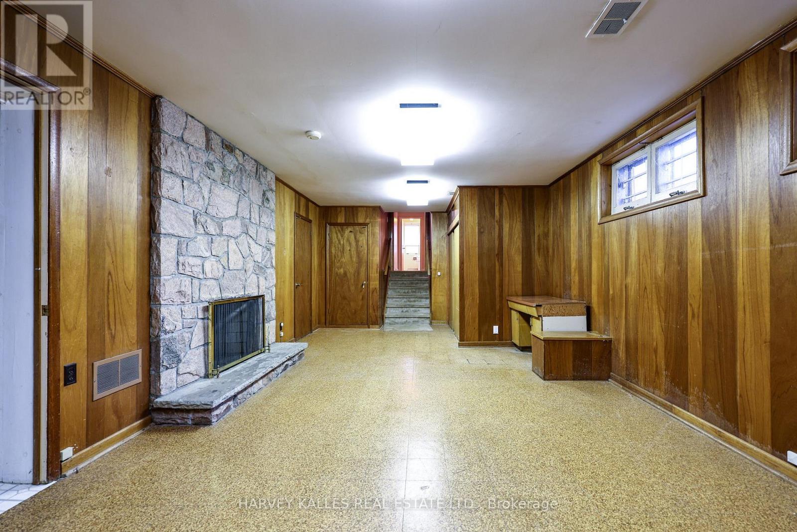 2 CLOVESTONE ROAD