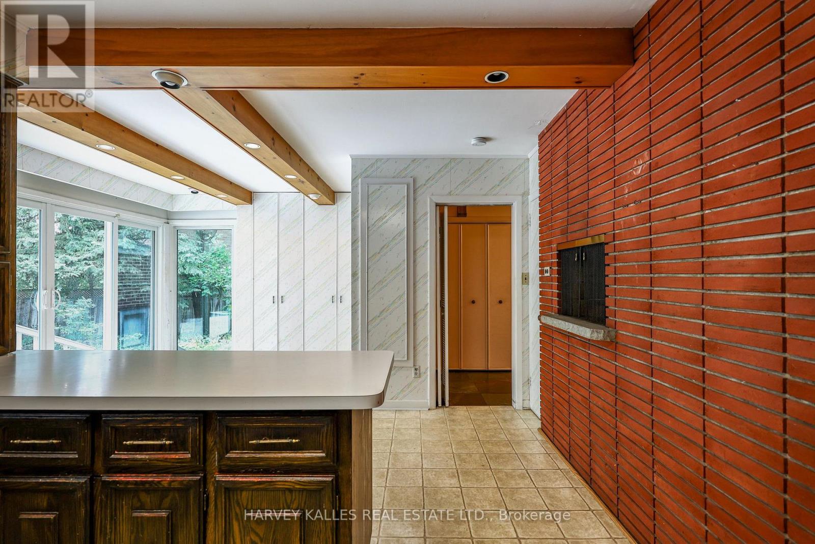 2 CLOVESTONE ROAD