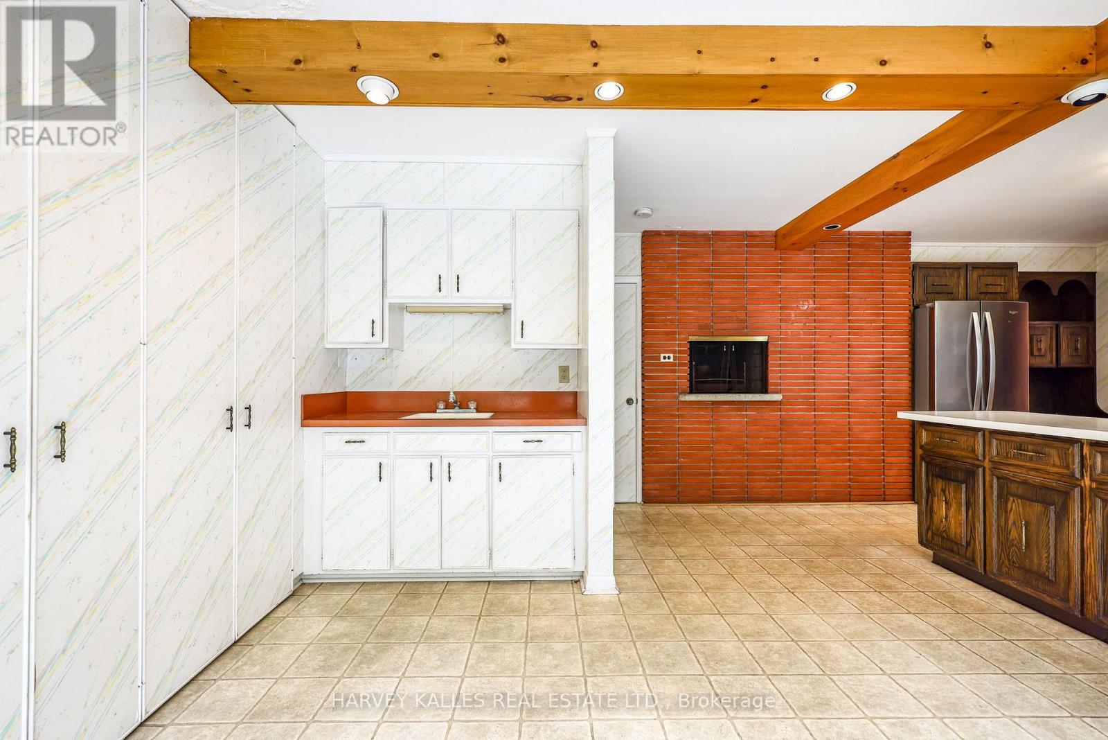 2 CLOVESTONE ROAD