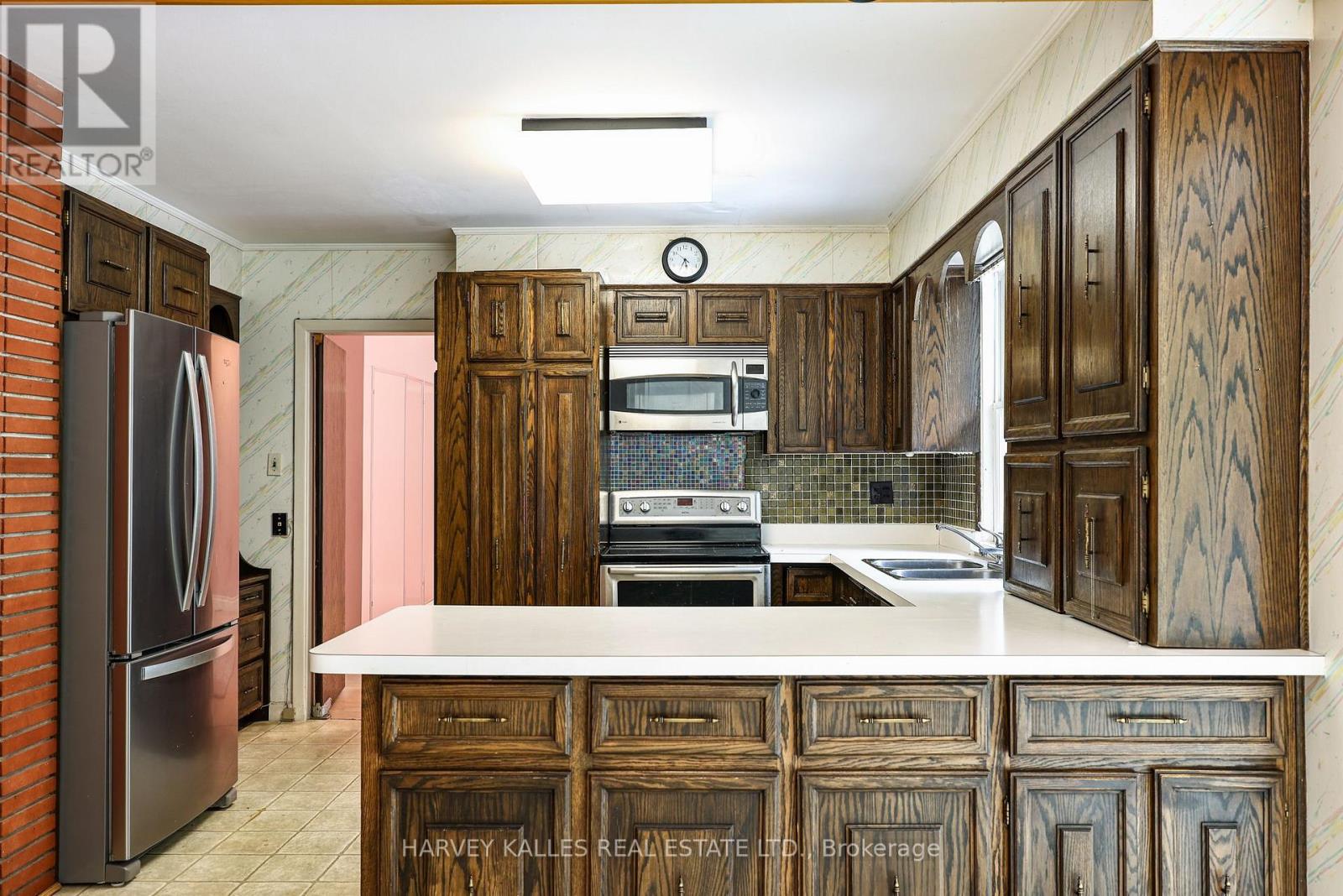 2 CLOVESTONE ROAD