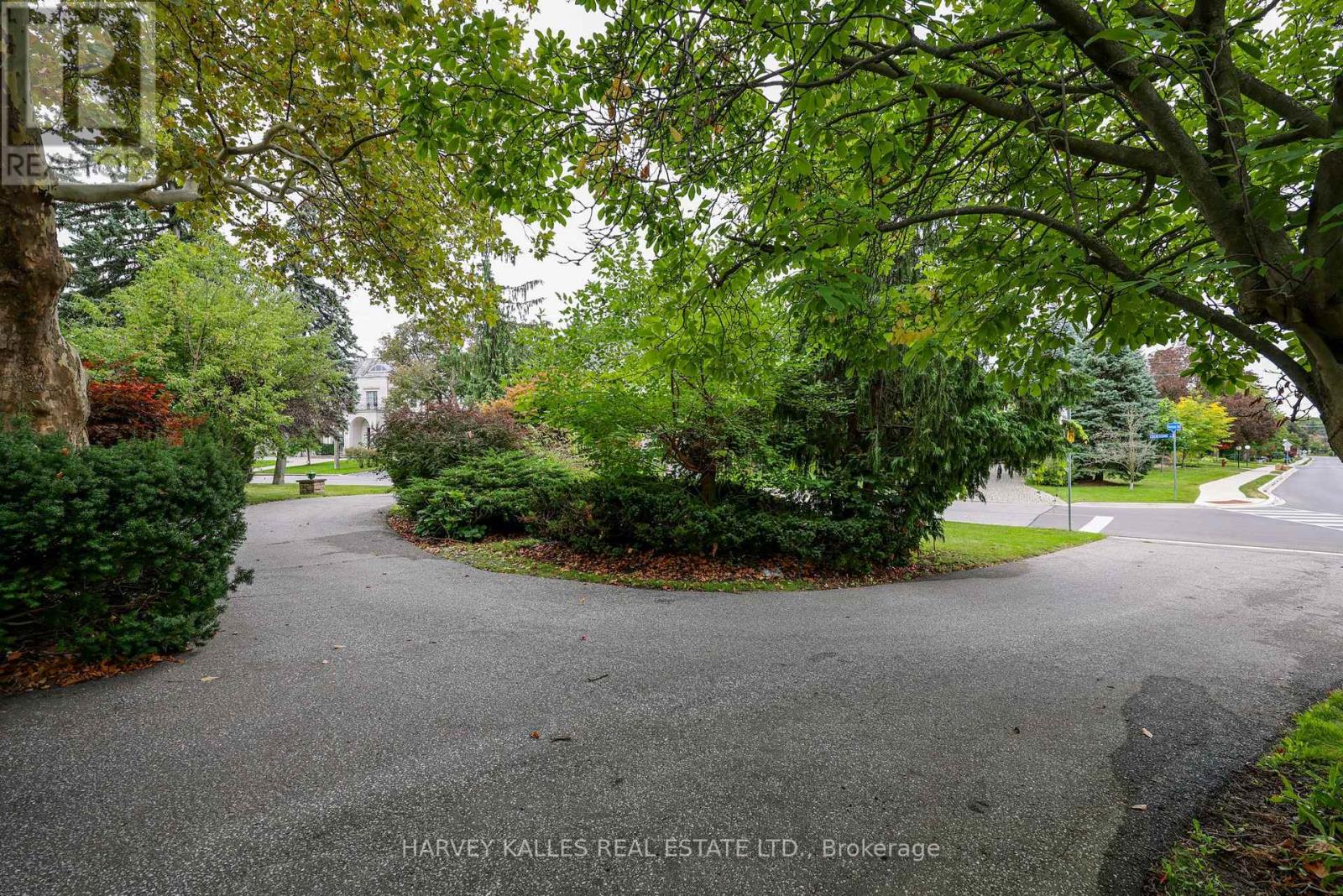 2 CLOVESTONE ROAD