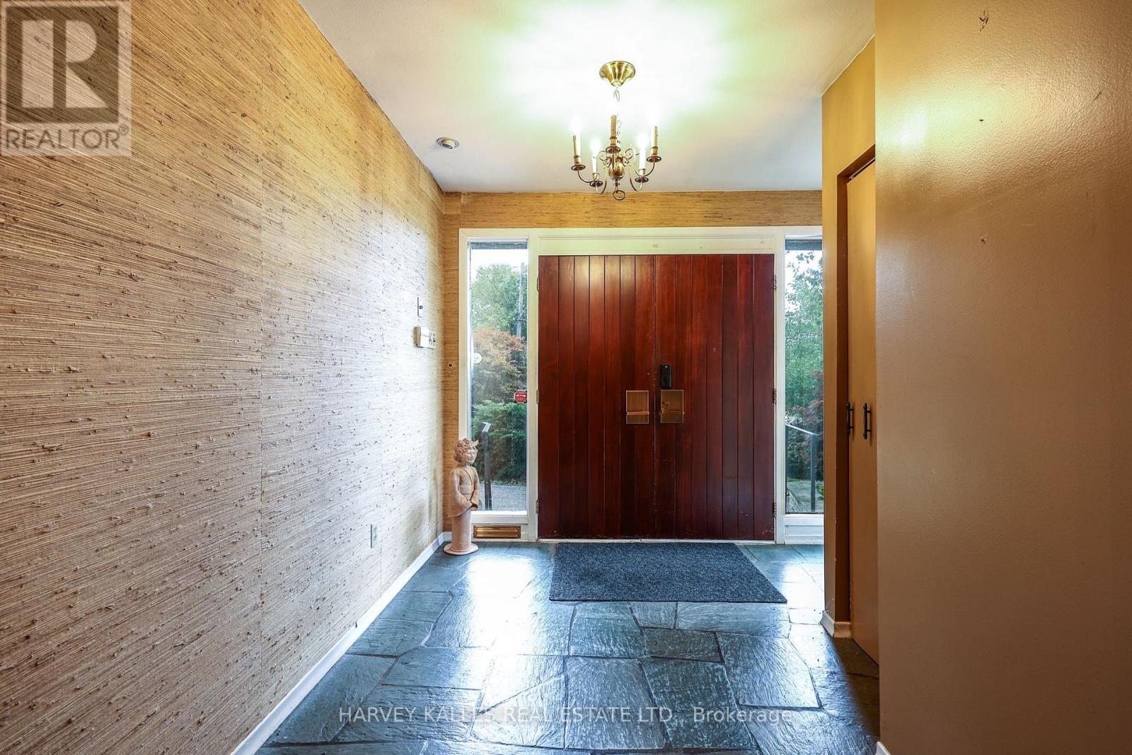 2 CLOVESTONE ROAD