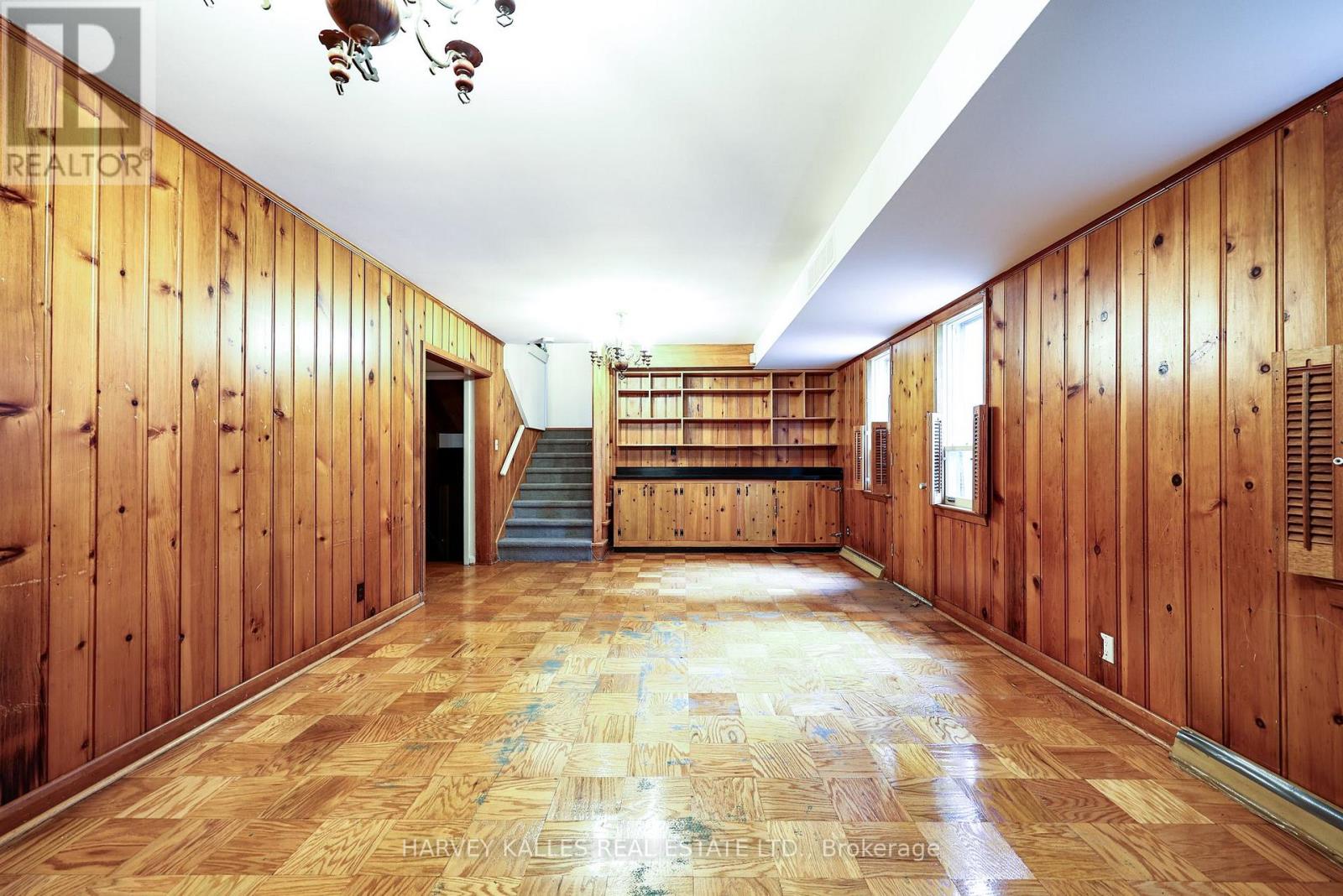 2 CLOVESTONE ROAD