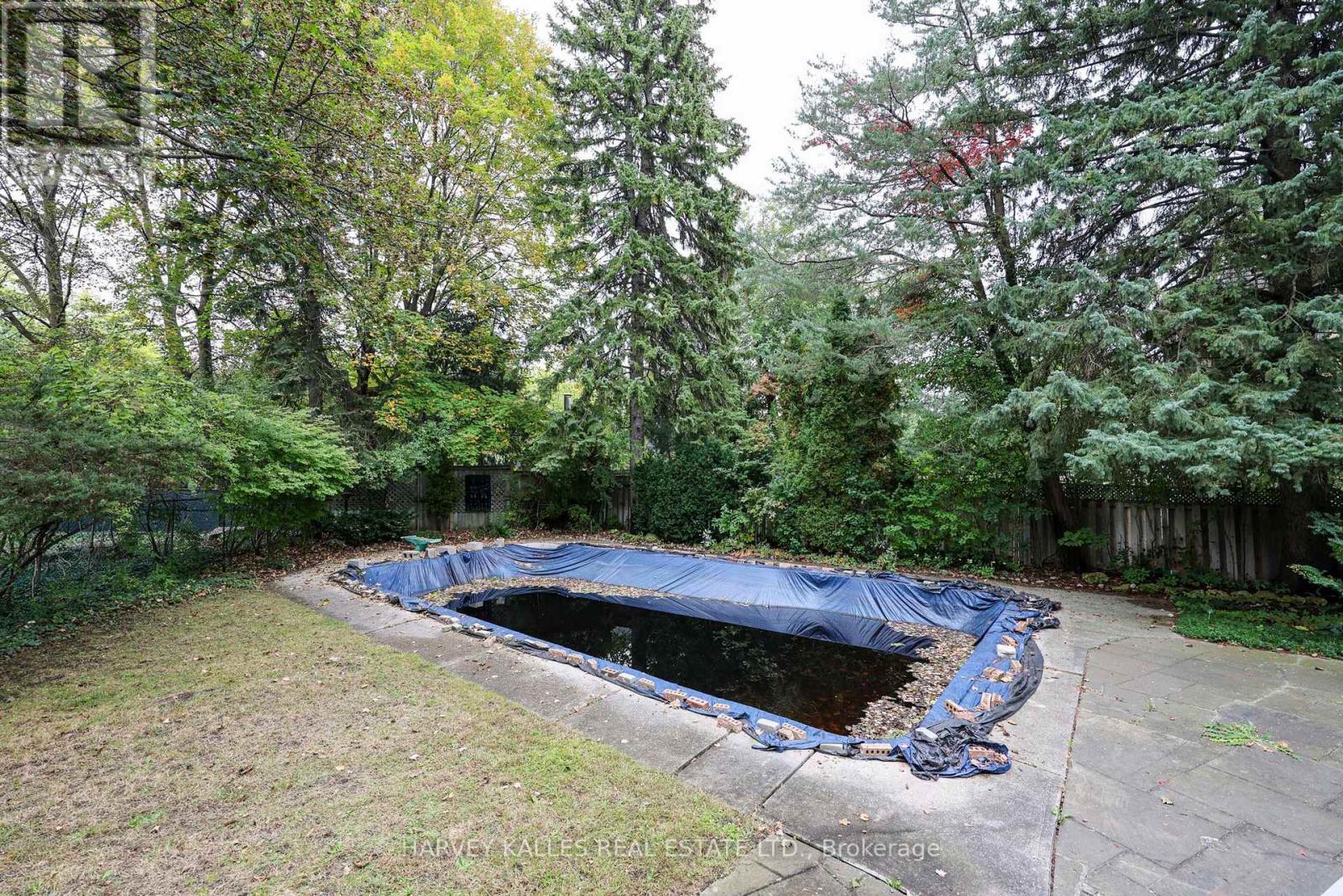 2 CLOVESTONE ROAD