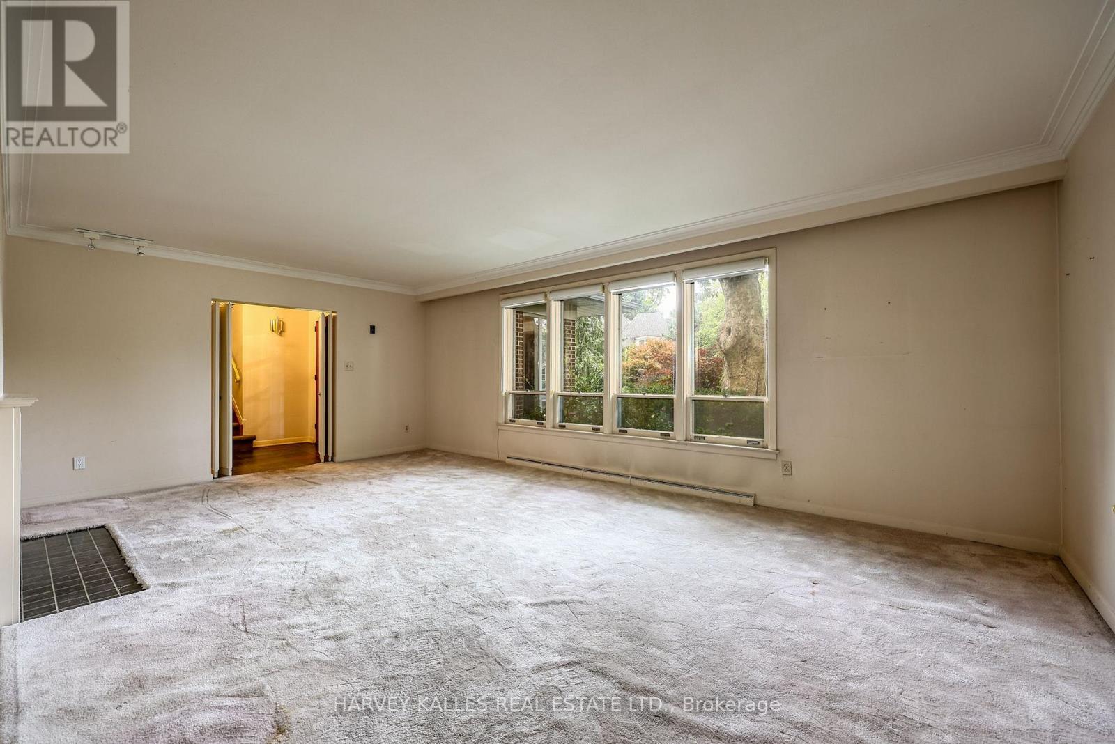 2 CLOVESTONE ROAD