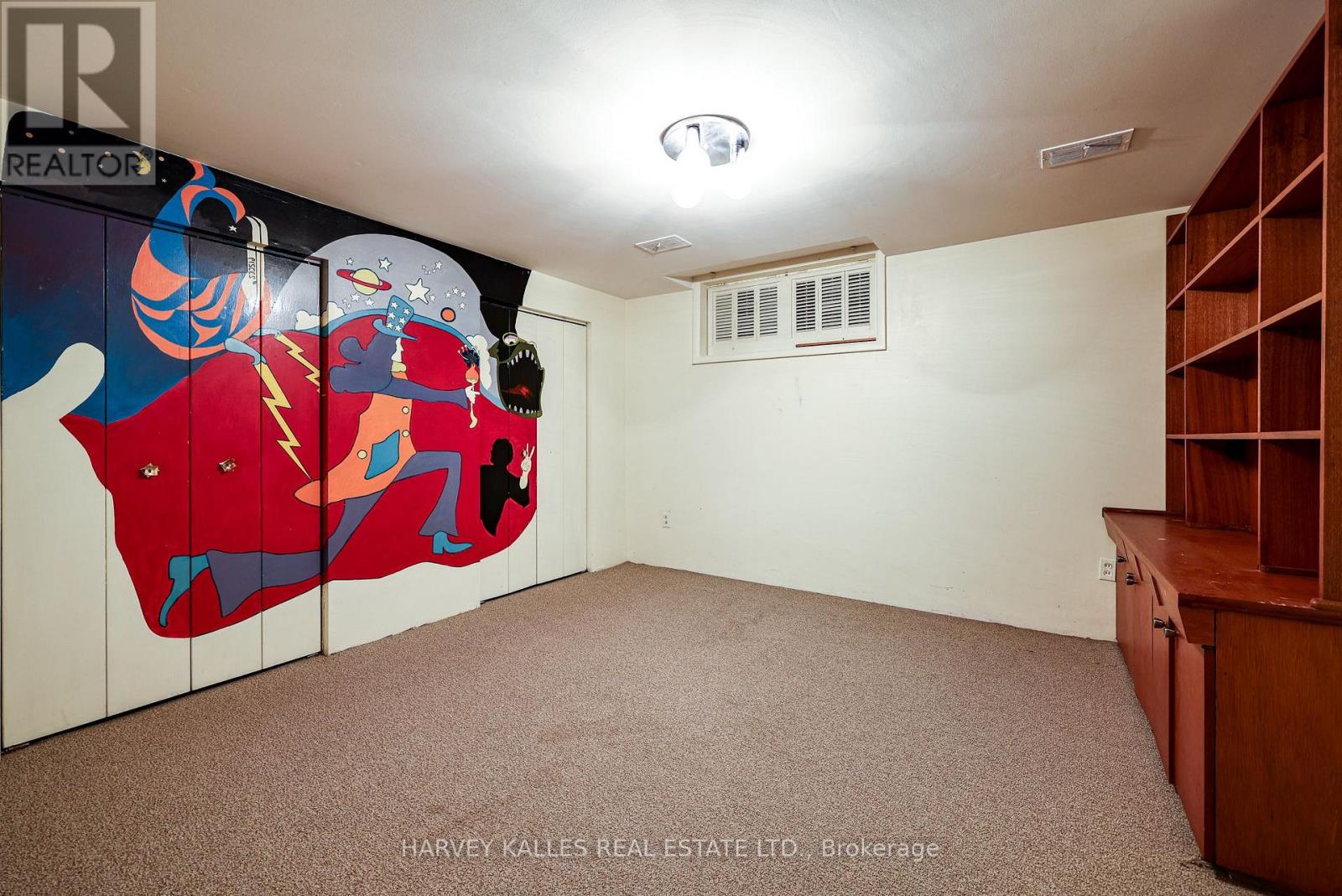 2 CLOVESTONE ROAD