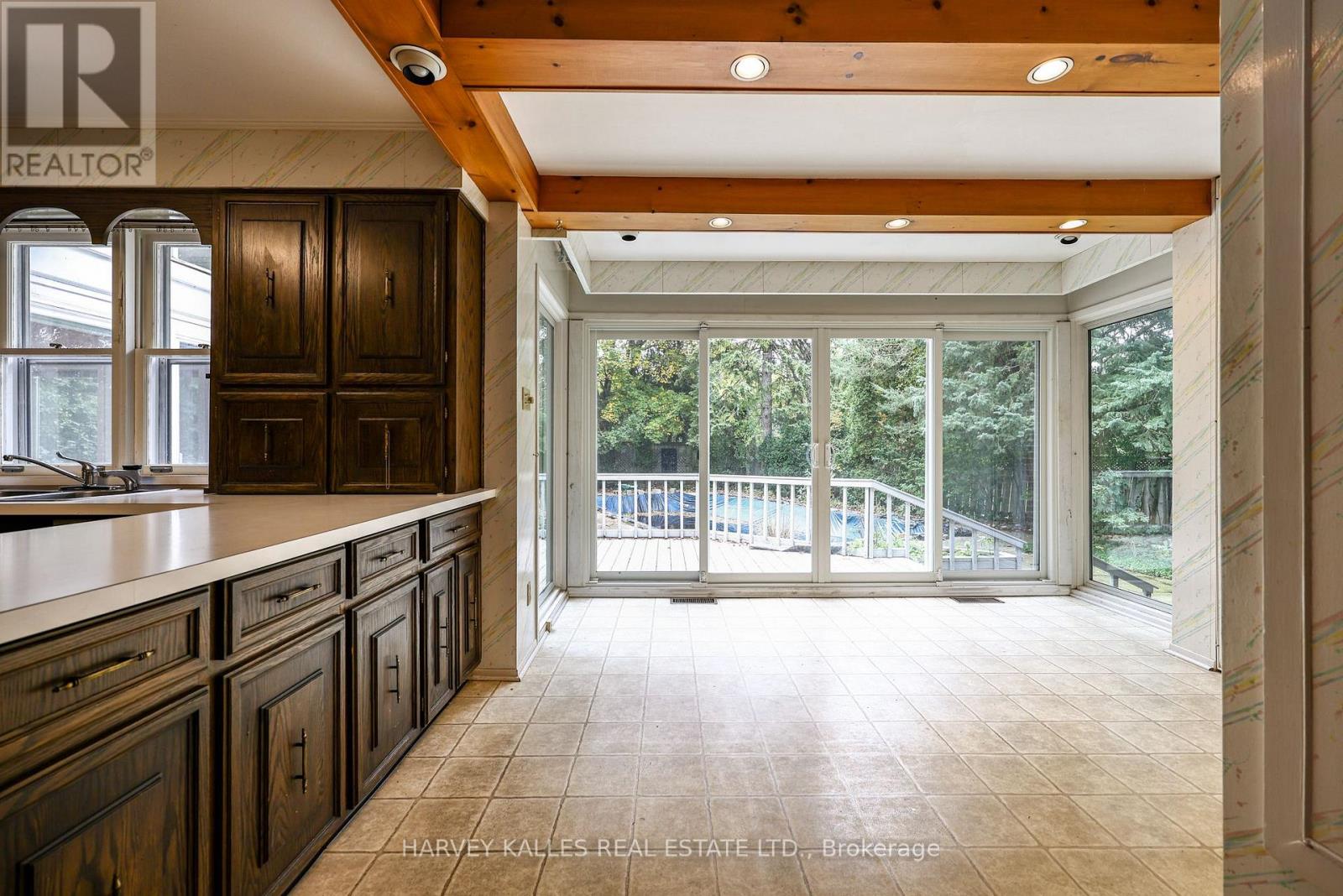 2 CLOVESTONE ROAD