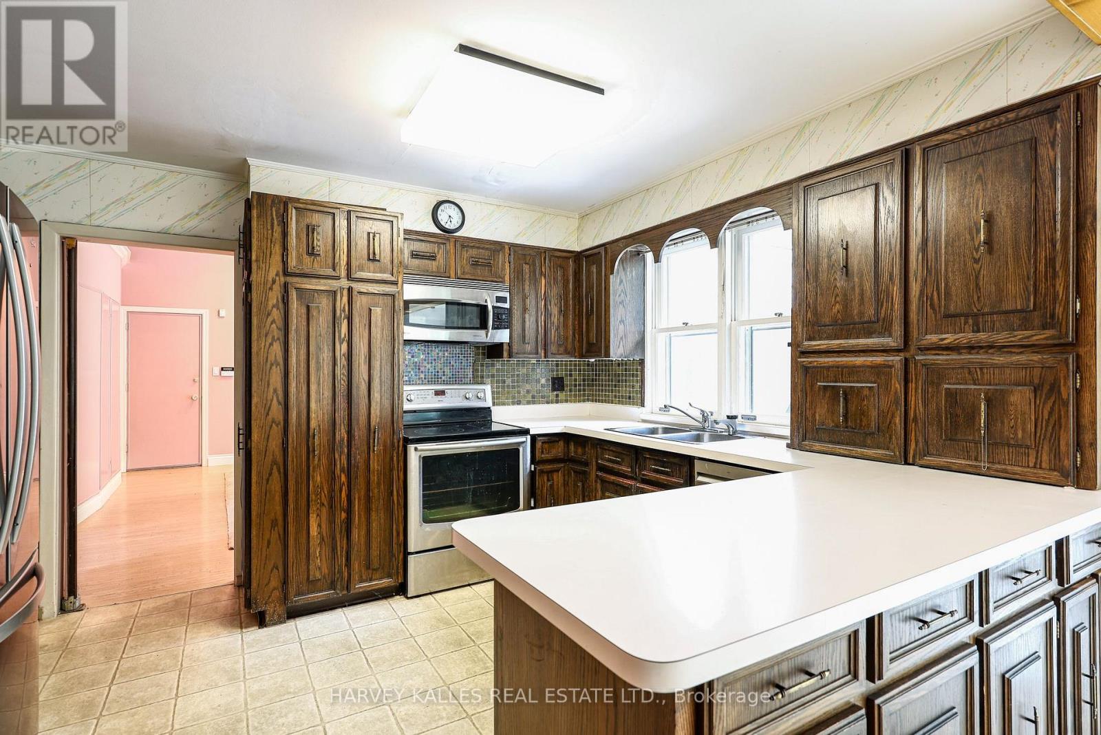 2 CLOVESTONE ROAD