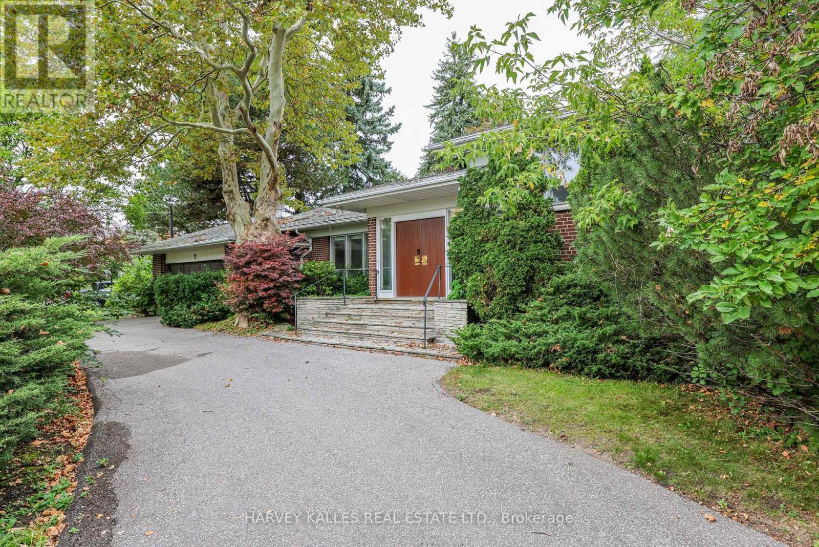 2 CLOVESTONE ROAD