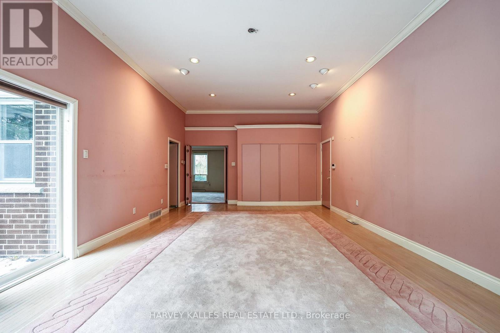 2 CLOVESTONE ROAD
