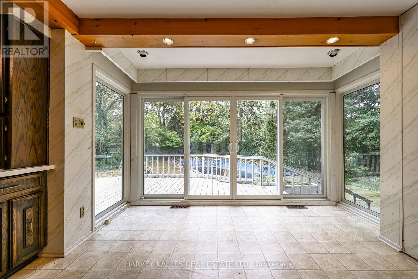 2 CLOVESTONE ROAD