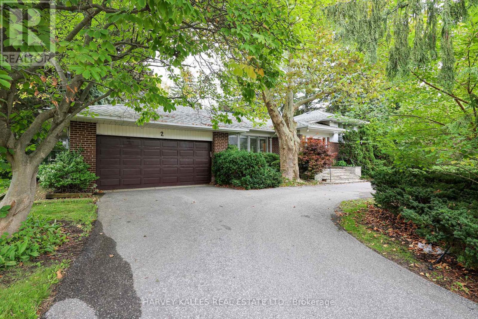 2 CLOVESTONE ROAD