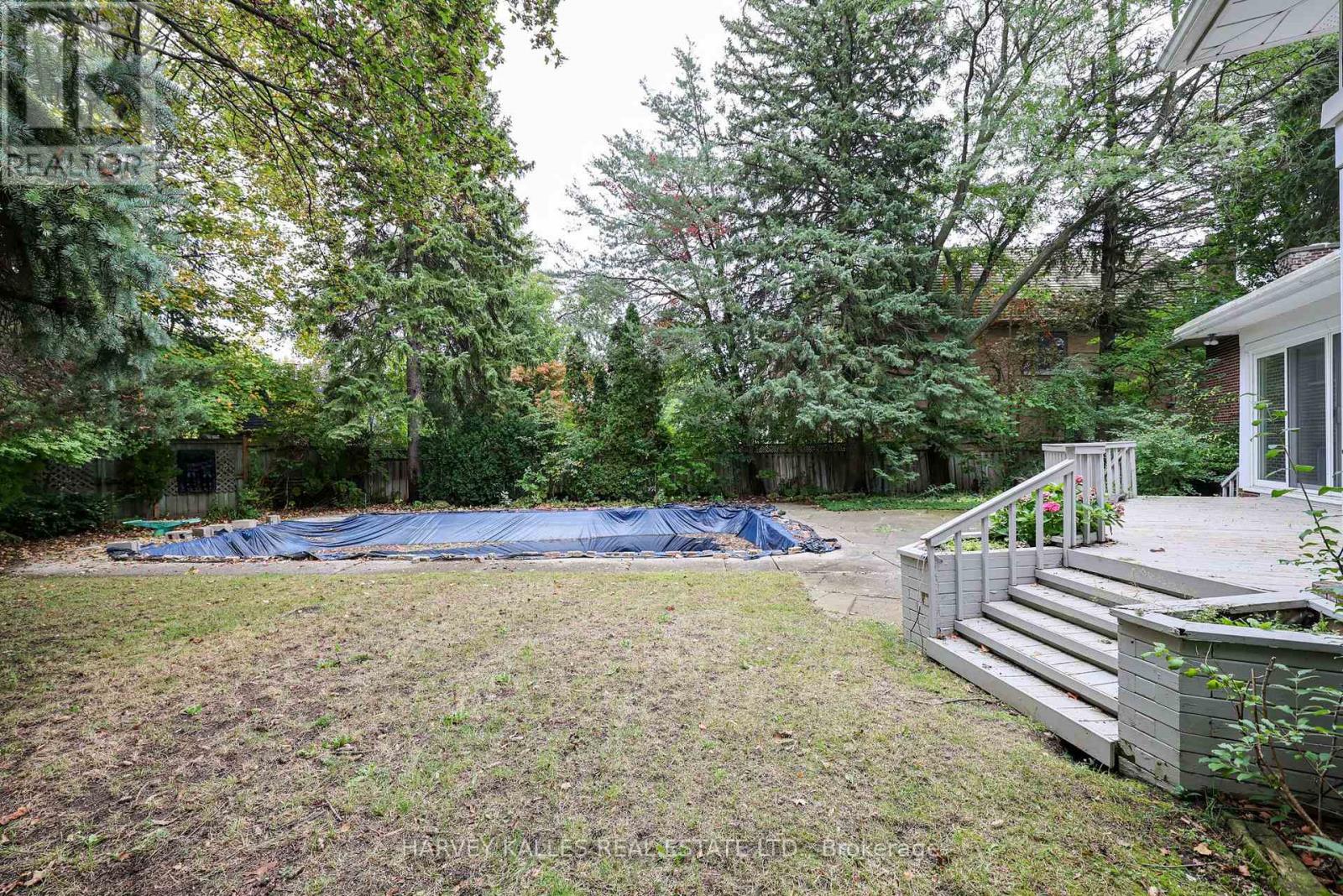 2 CLOVESTONE ROAD