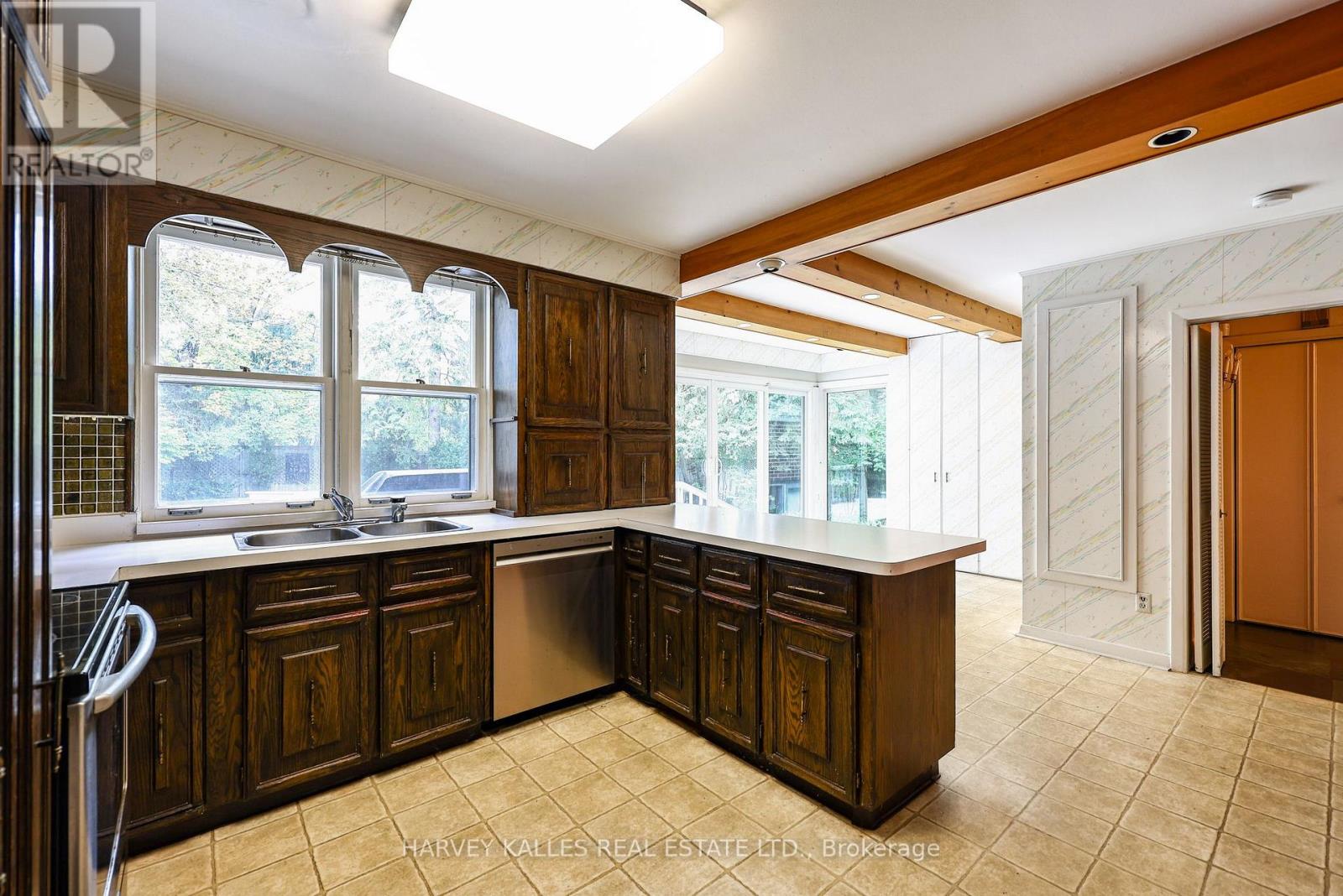 2 CLOVESTONE ROAD