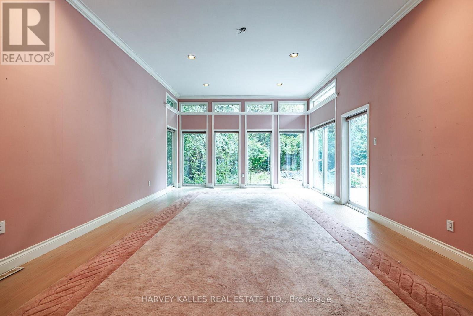 2 CLOVESTONE ROAD