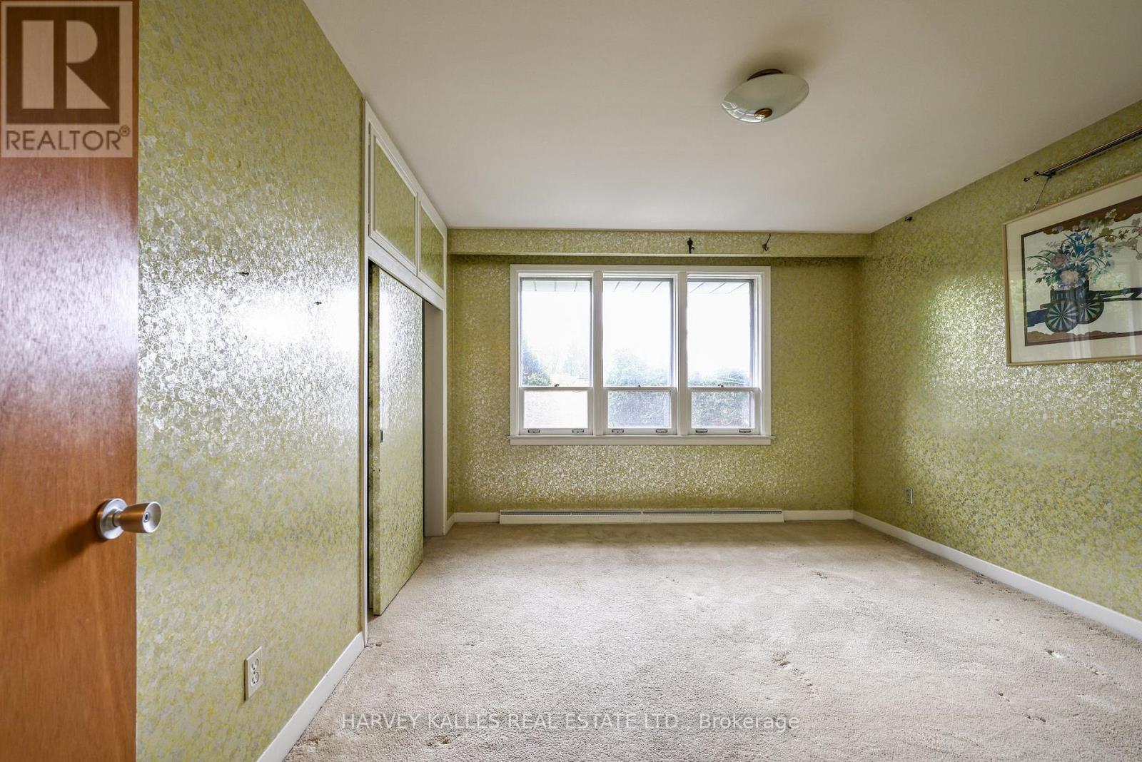 2 CLOVESTONE ROAD