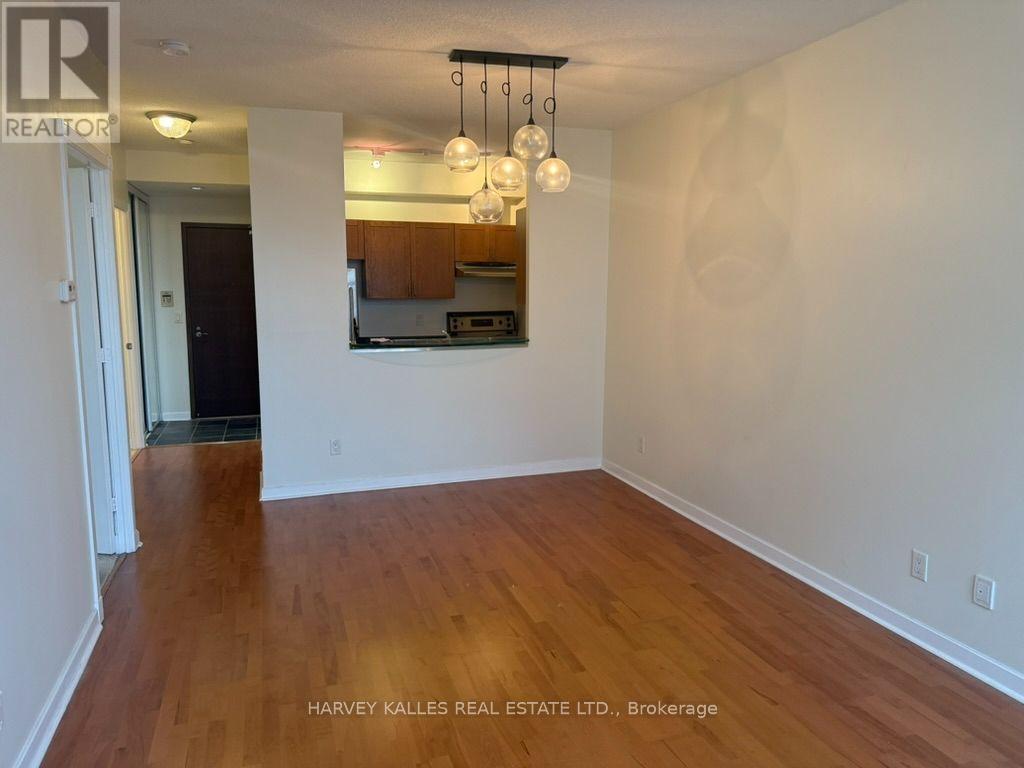 412 - 438 RICHMOND STREET W