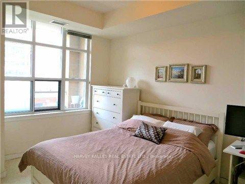 412 - 438 RICHMOND STREET W