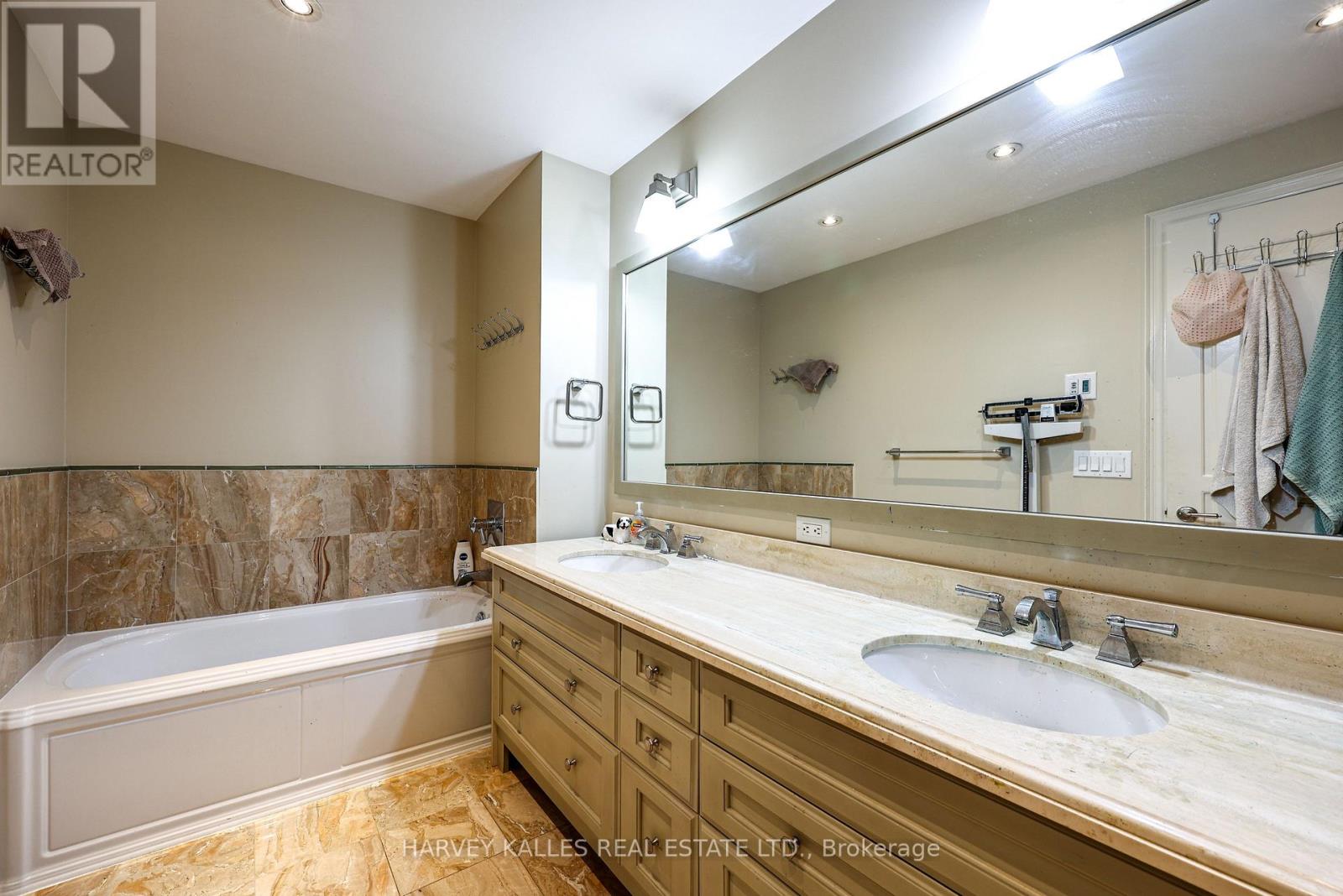 TH9 - 21 BURKEBROOK PLACE