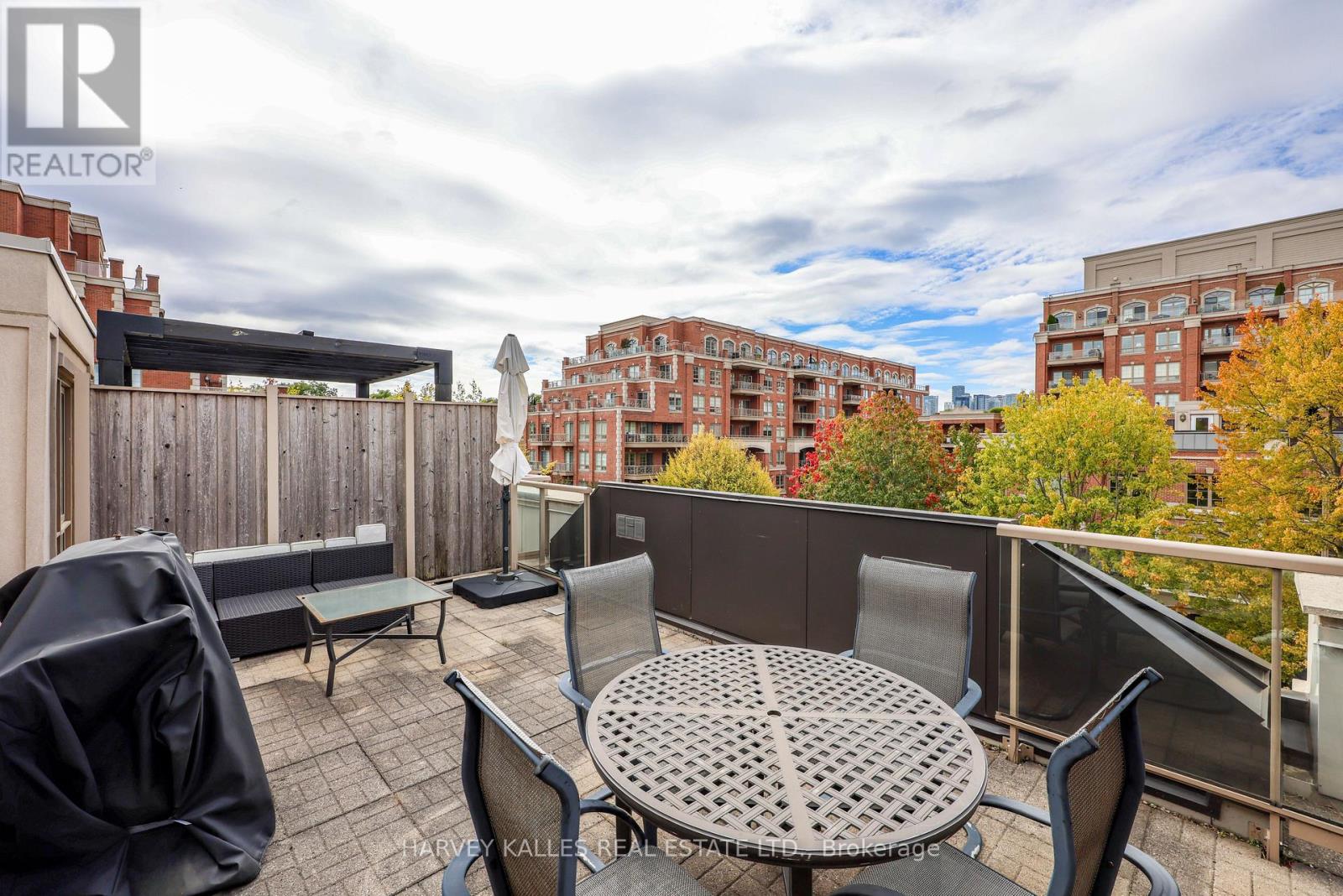 TH9 - 21 BURKEBROOK PLACE