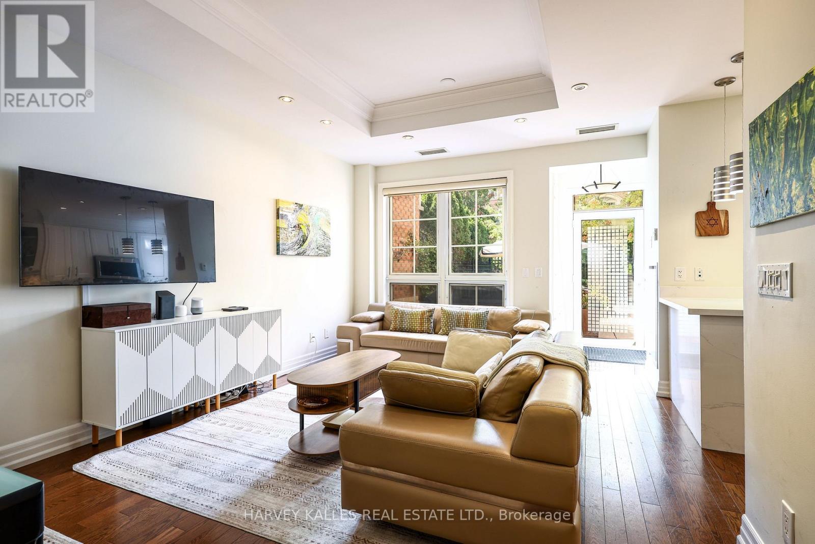 TH9 - 21 BURKEBROOK PLACE