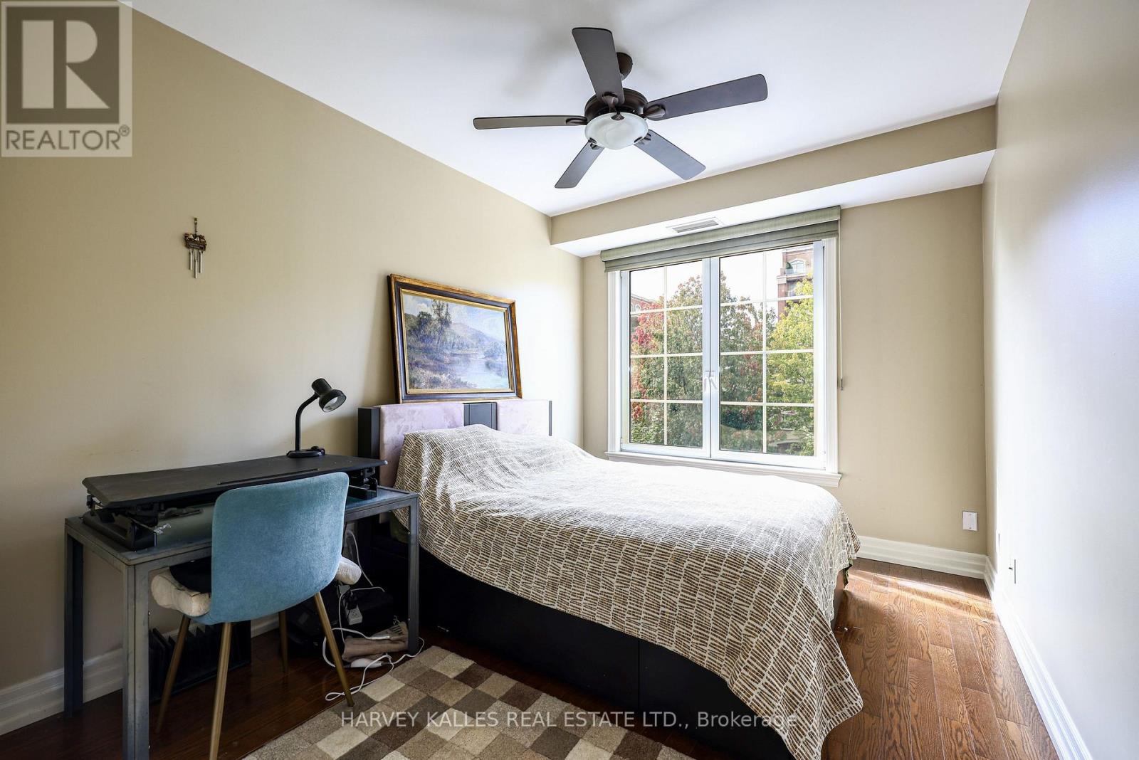 TH9 - 21 BURKEBROOK PLACE