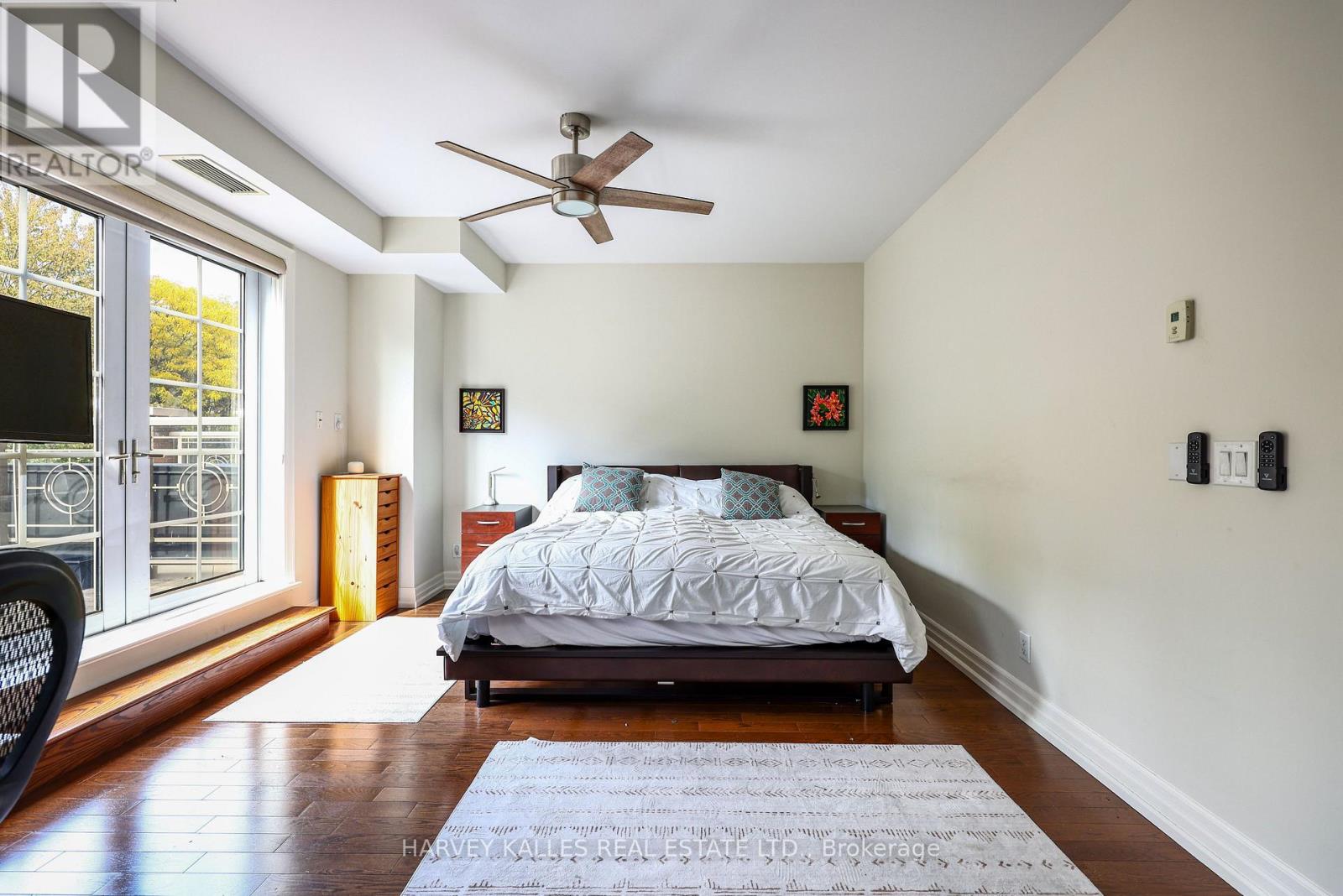 TH9 - 21 BURKEBROOK PLACE