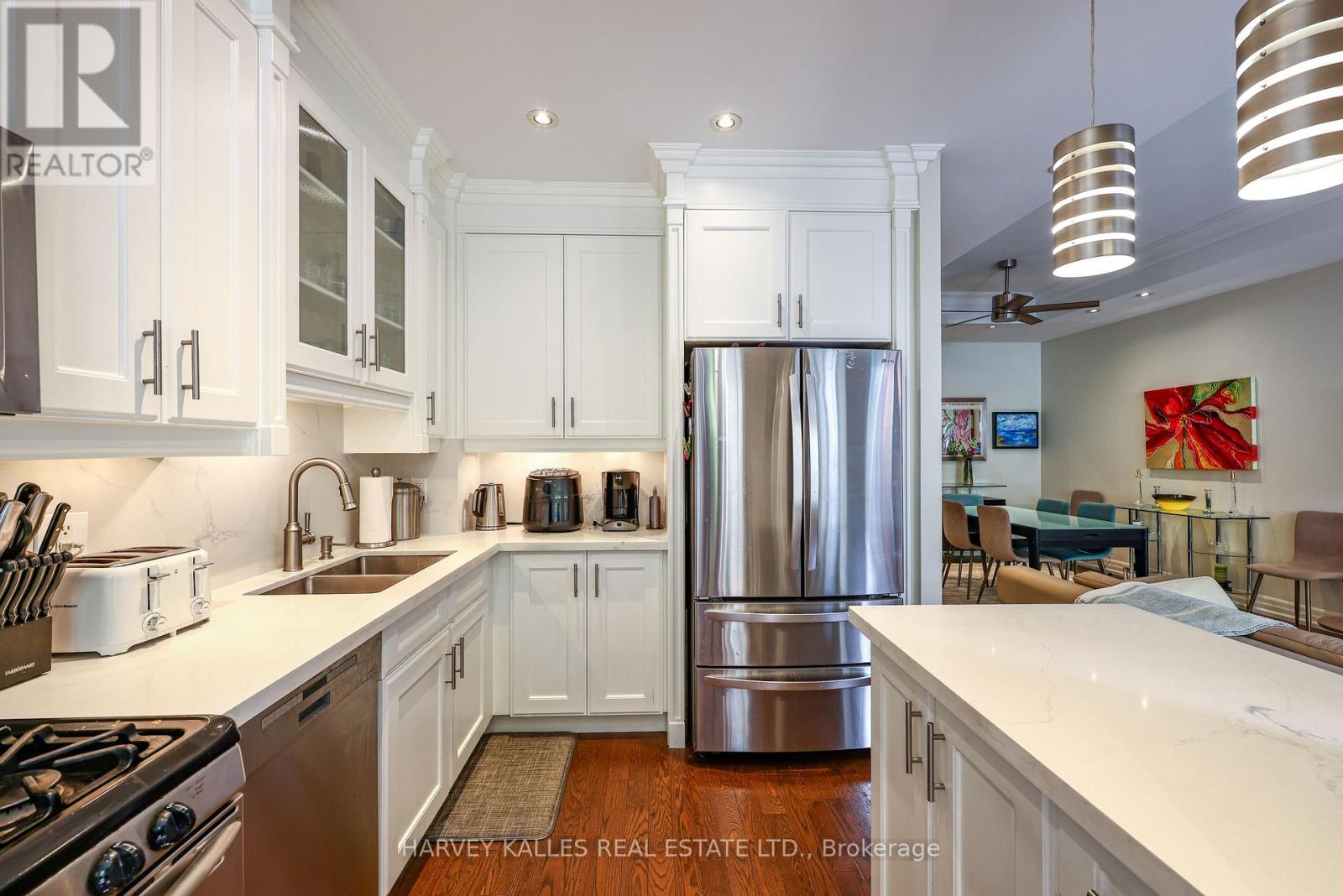TH9 - 21 BURKEBROOK PLACE