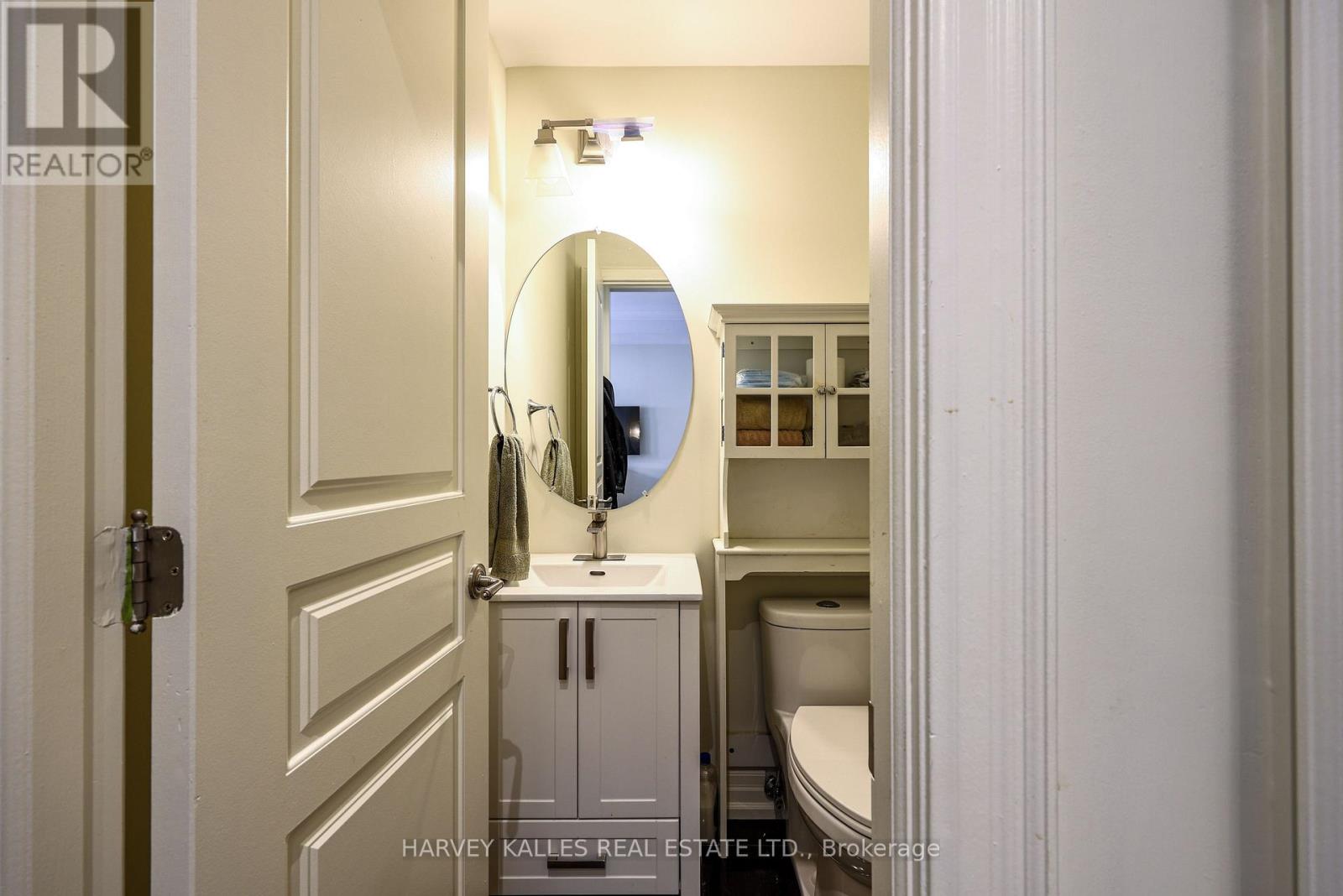 TH9 - 21 BURKEBROOK PLACE