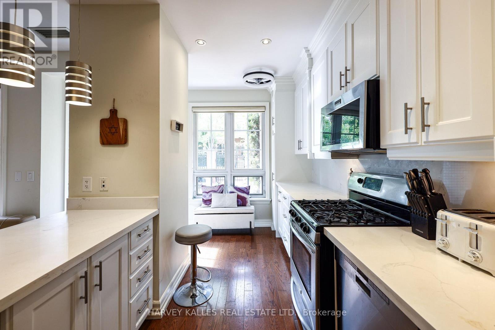 TH9 - 21 BURKEBROOK PLACE