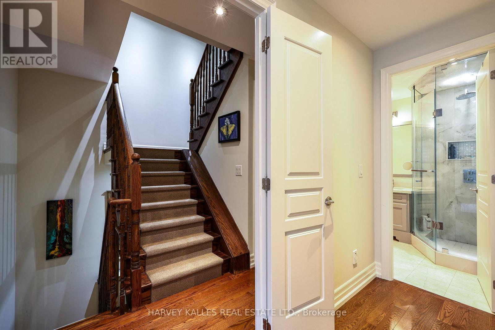 TH9 - 21 BURKEBROOK PLACE