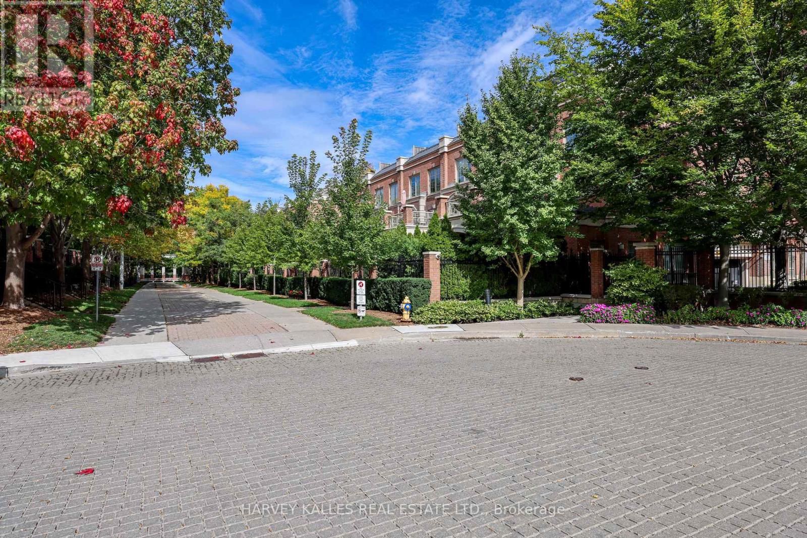 TH9 - 21 BURKEBROOK PLACE