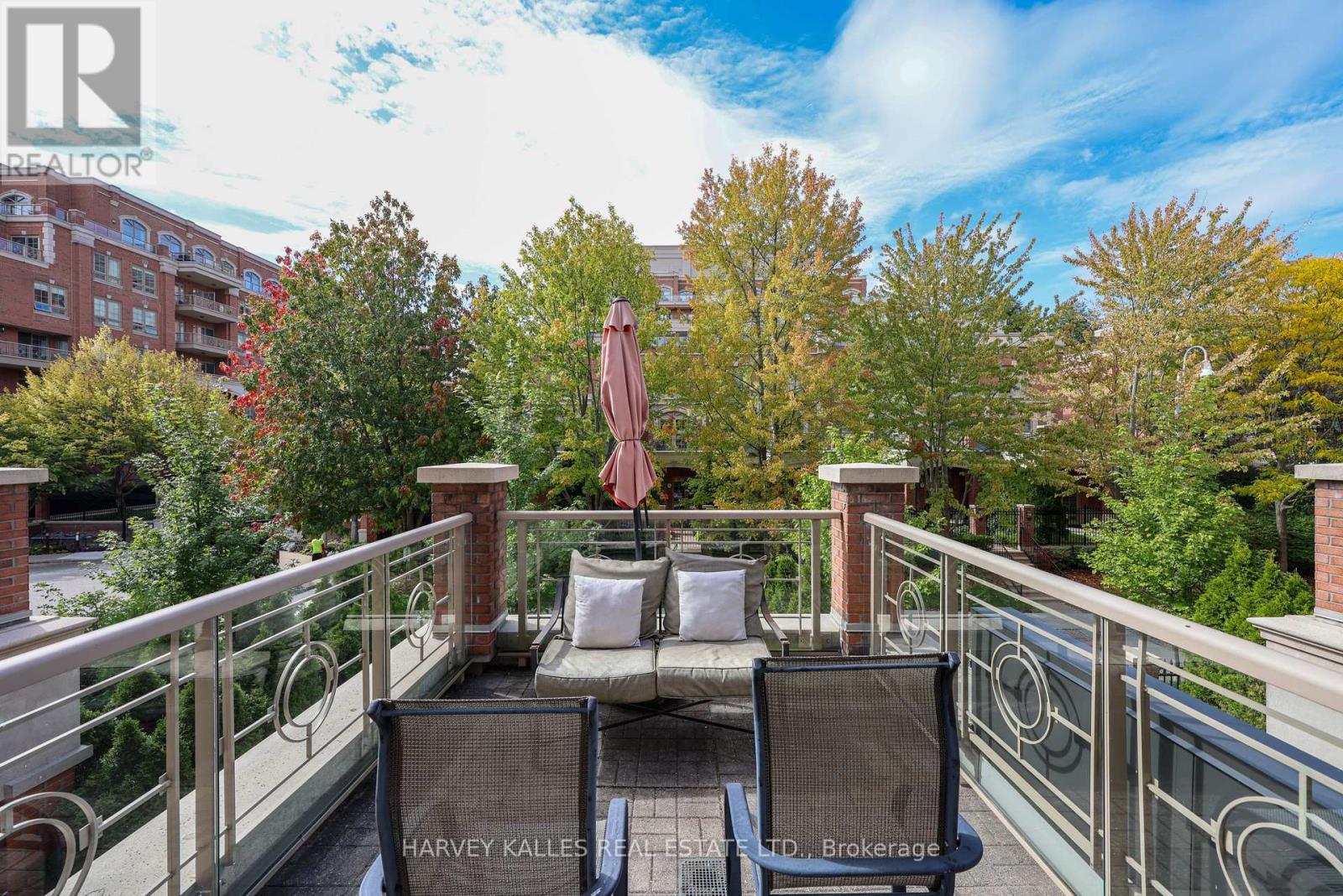 TH9 - 21 BURKEBROOK PLACE