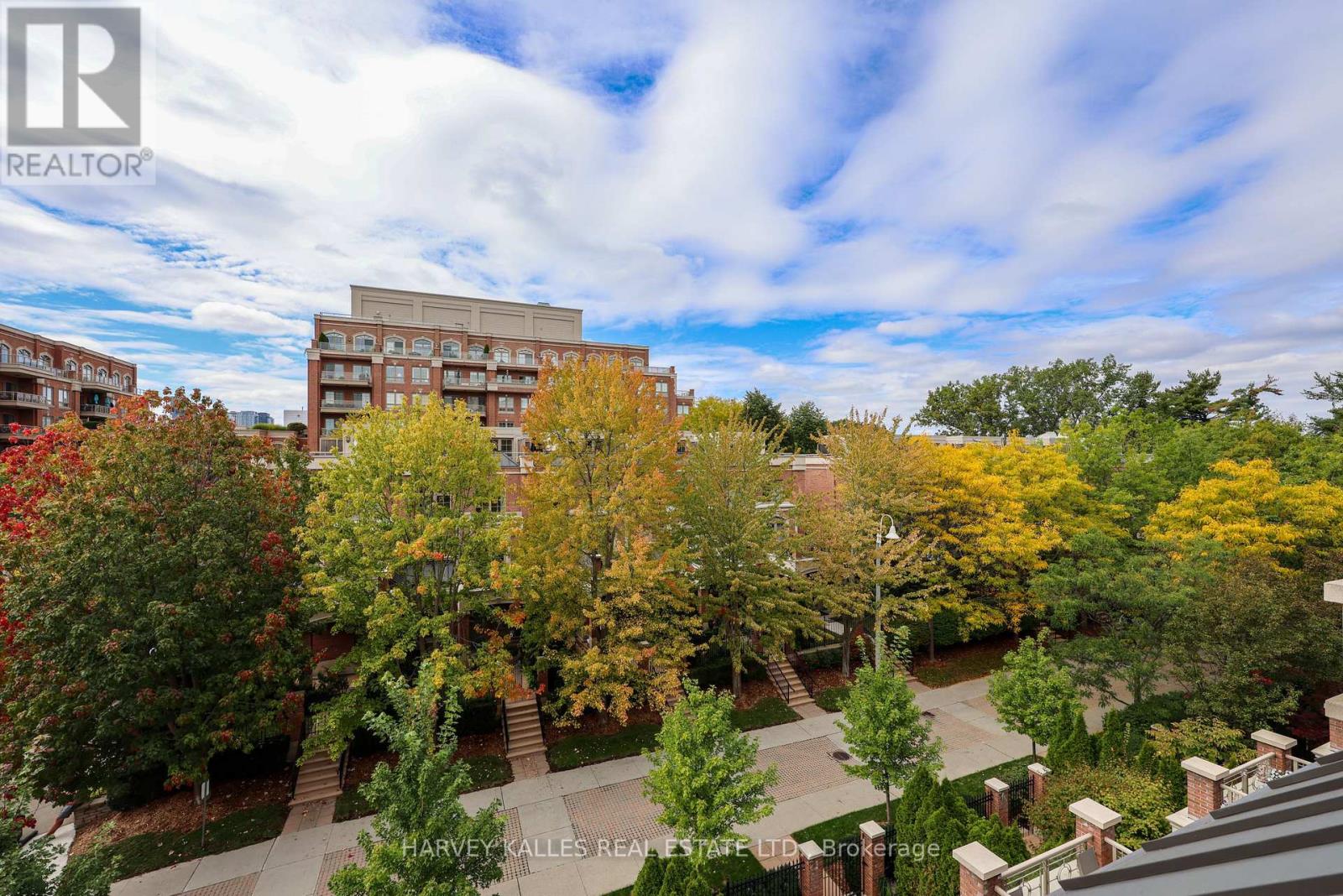 TH9 - 21 BURKEBROOK PLACE